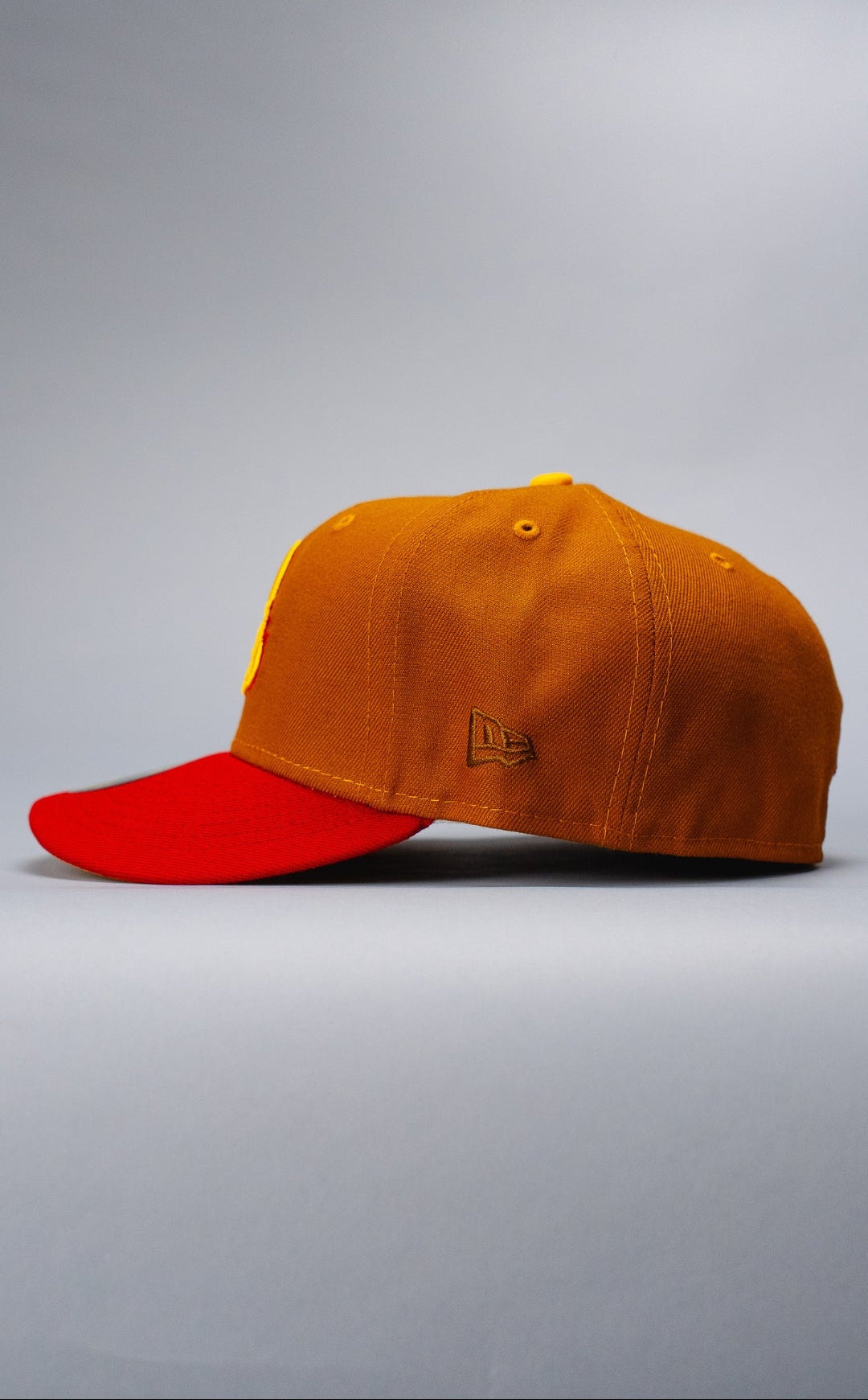 NEW ERA EXCLUSIVE 59FIFTY DARK KHAKI/BURGUNDY BALTIMORE ORIOLES W/ 50TH ANNIVERSARY PATCH