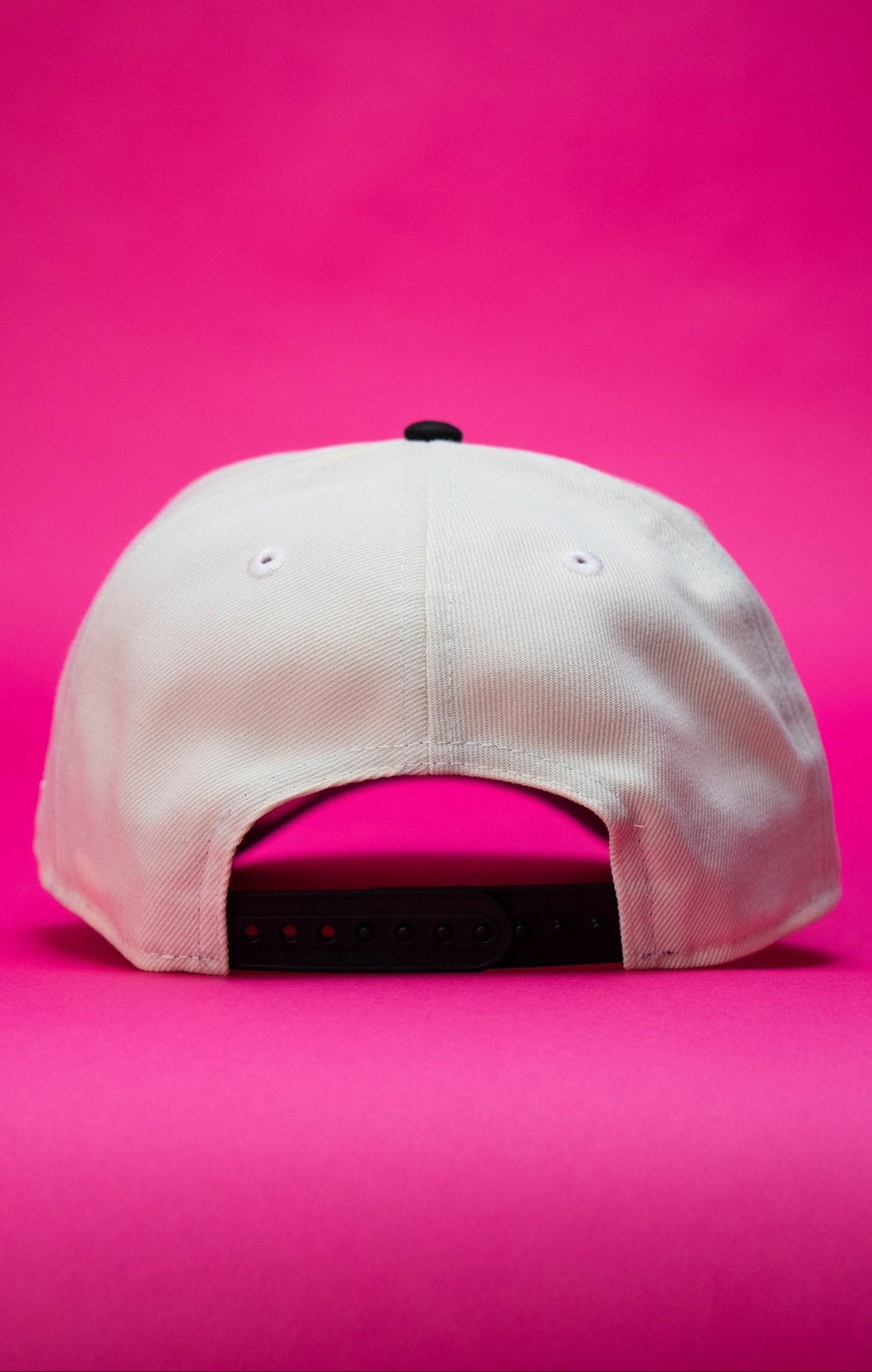 NEW ERA 9FIFTY A-FRAME CHROME/BLACK CHICAGO WHITE SOX SNAPBACK W/ COMISKEY PARK SIDE PATCH
