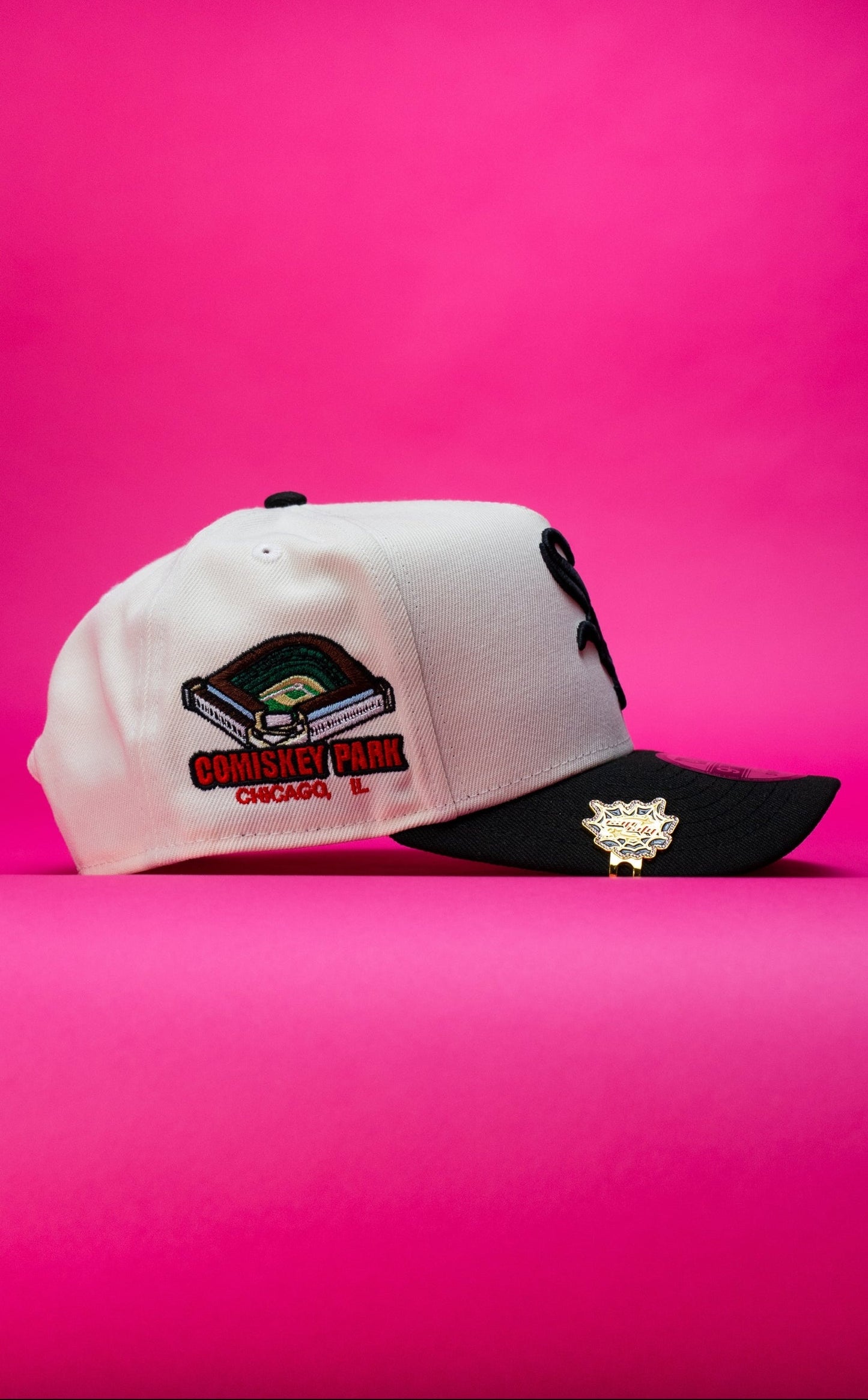 NEW ERA 9FIFTY A-FRAME CHROME/BLACK CHICAGO WHITE SOX SNAPBACK W/ COMISKEY PARK SIDE PATCH