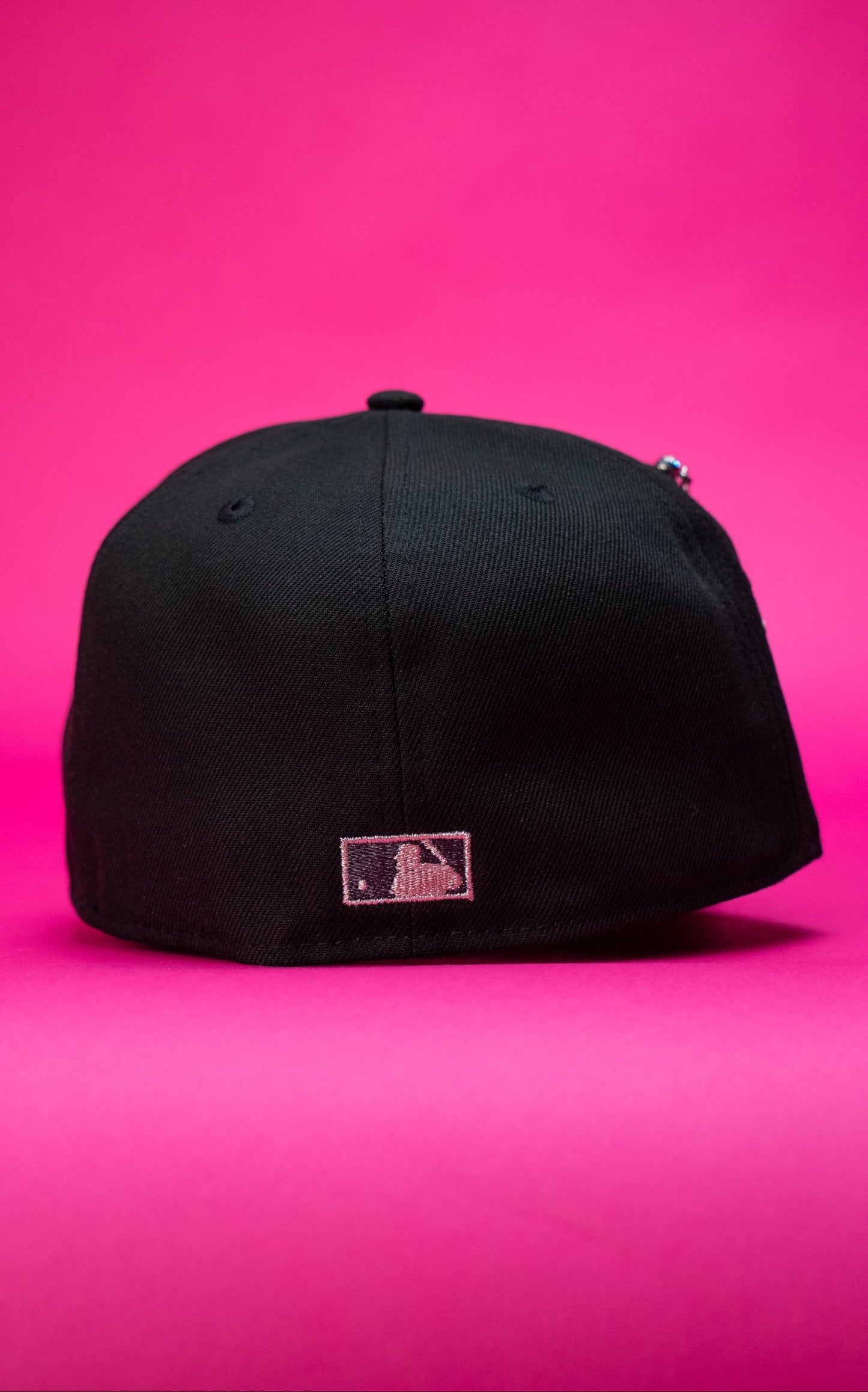 NEW ERA EXCLUSIVE 59FIFTY BLACK LOS ANGELES DODGERS W/ BURNT ROSES + JACKIE ROBINSON SIDE PATCH