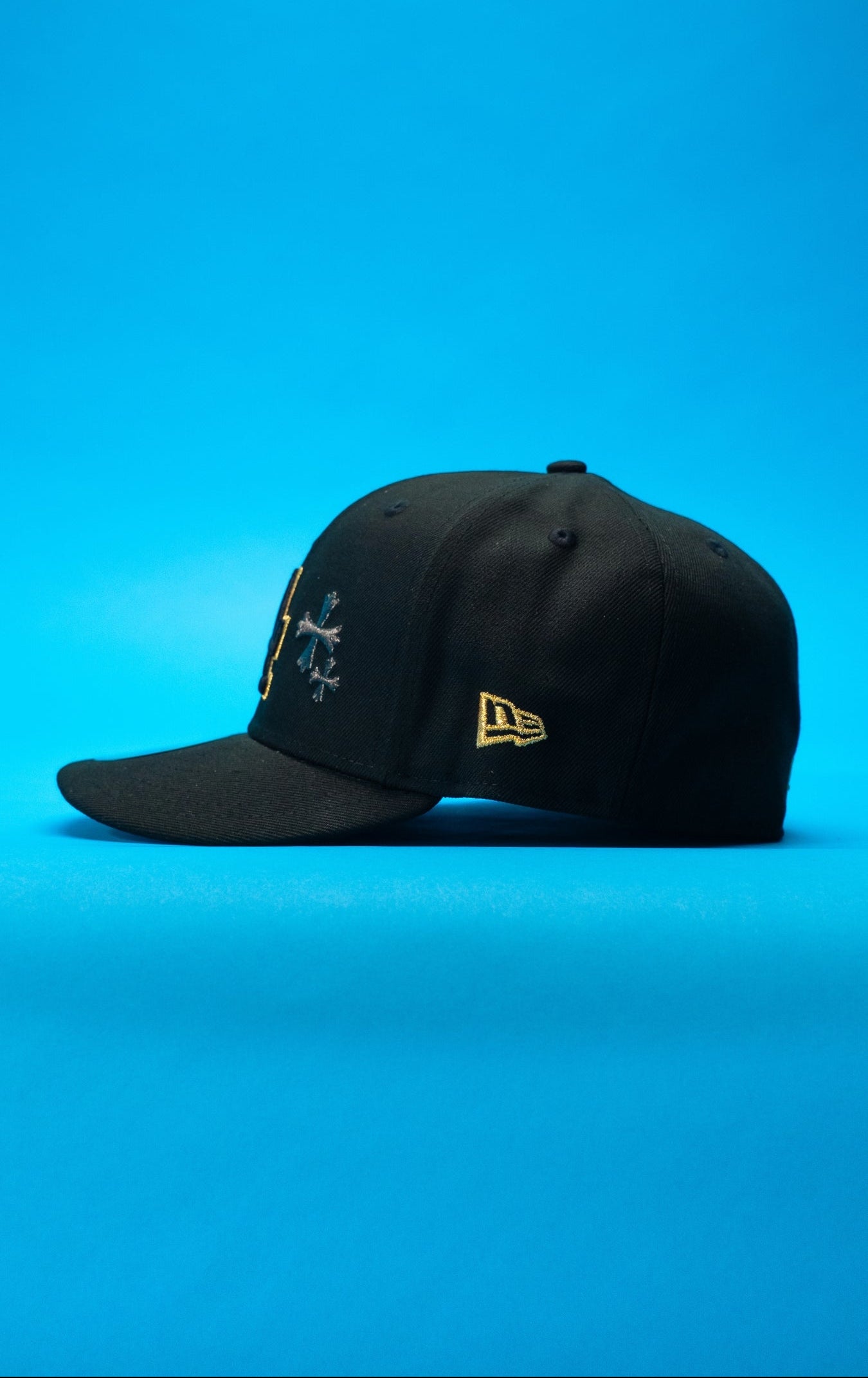 NEW ERA EXCLUSIVE 59FIFTY BLACK LOS ANGELES DODGERS W/ BLOOMING ROSE + WORLD SERIES CHAMPIONS SIDE PATCH