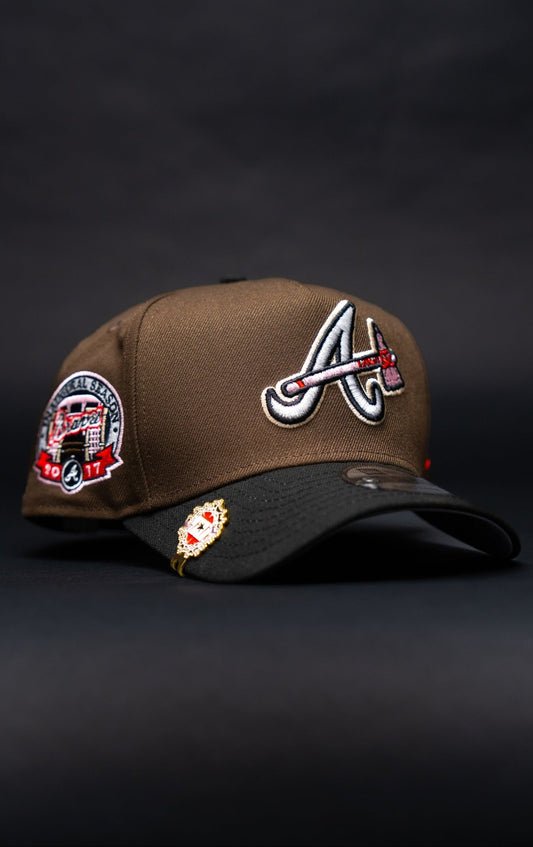 NEW ERA 9FIFTY A-FRAME BROWN/BLACK ATLANTA BRAVES SNAPBACK W/ 2017 INAUGURAL SEASON SIDE PATCH