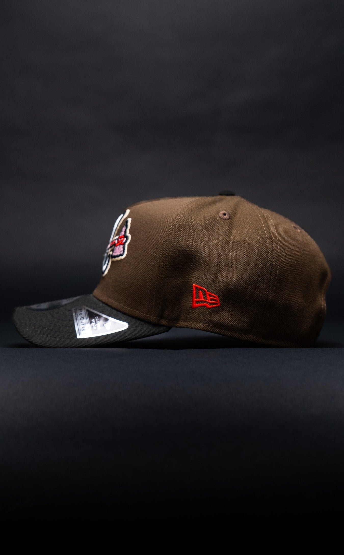 NEW ERA 9FIFTY A-FRAME BROWN/BLACK ATLANTA BRAVES SNAPBACK W/ 2017 INAUGURAL SEASON SIDE PATCH