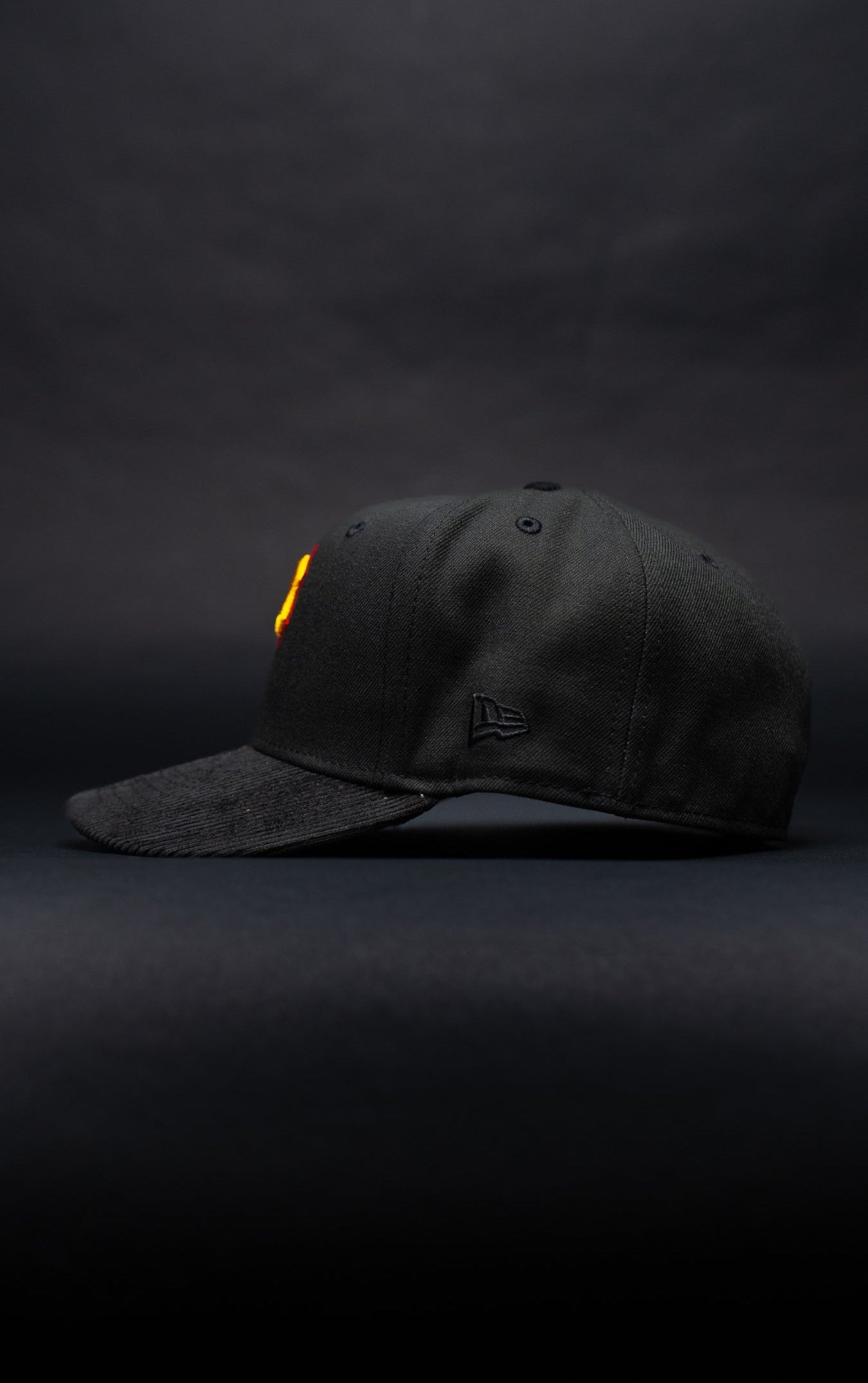 NEW ERA EXCLUSIVE 59FIFTY BLACK/CORDUROY PITTSBURGH PIRATES W/ 76TH WORLD SERIES SIDE PATCH