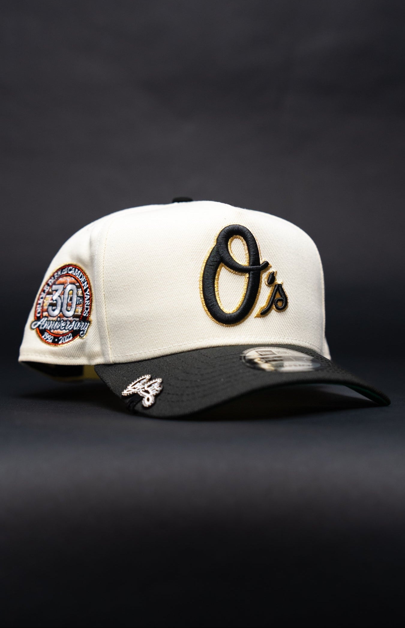 NEW ERA 9FIFTY A-FRAME CHROME/BLACK BALTIMORE ORIOLES W/ 30TH ANNIVERSARY SIDE PATCH