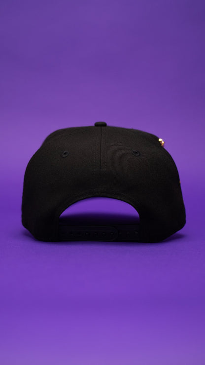 NEW ERA EXCLUSIVE 9FIFTY BLACK ATLANTA BRAVES SNAPBACK W/ 1999 WORLD SERIES SIDE PATCH