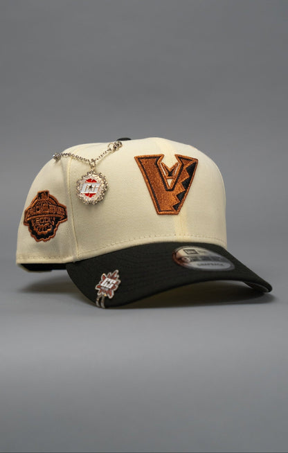 NEW ERA EXCLUSIVE 9FIFTY CHROME/BLACK UPSIDE DOWN ARIZONA DIAMNDBACKS SNAPBACK W/ WORLD SERIES SIDE PATCH