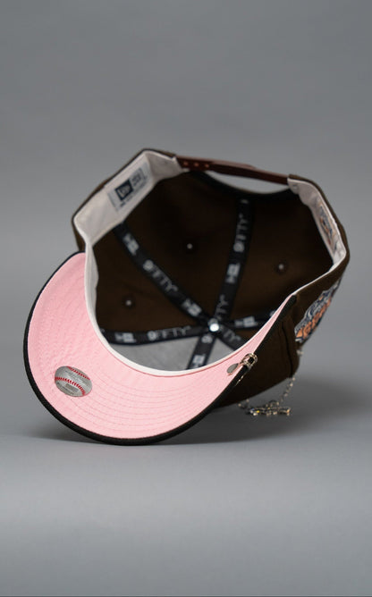 NEW ERA EXCLUSIVE 9FIFTY BROWN/BLACK ATLANTA BRAVES SNAPBACK W/ 1999 WORLD SERIES SIDE PATCH
