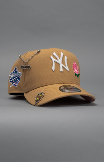 NEW ERA EXCLUSIVE 9FIFTY BEIGE NEW YORK YANKEES SNAPBACK W/ ROSE + WORLD SERIES SIDE PATCH