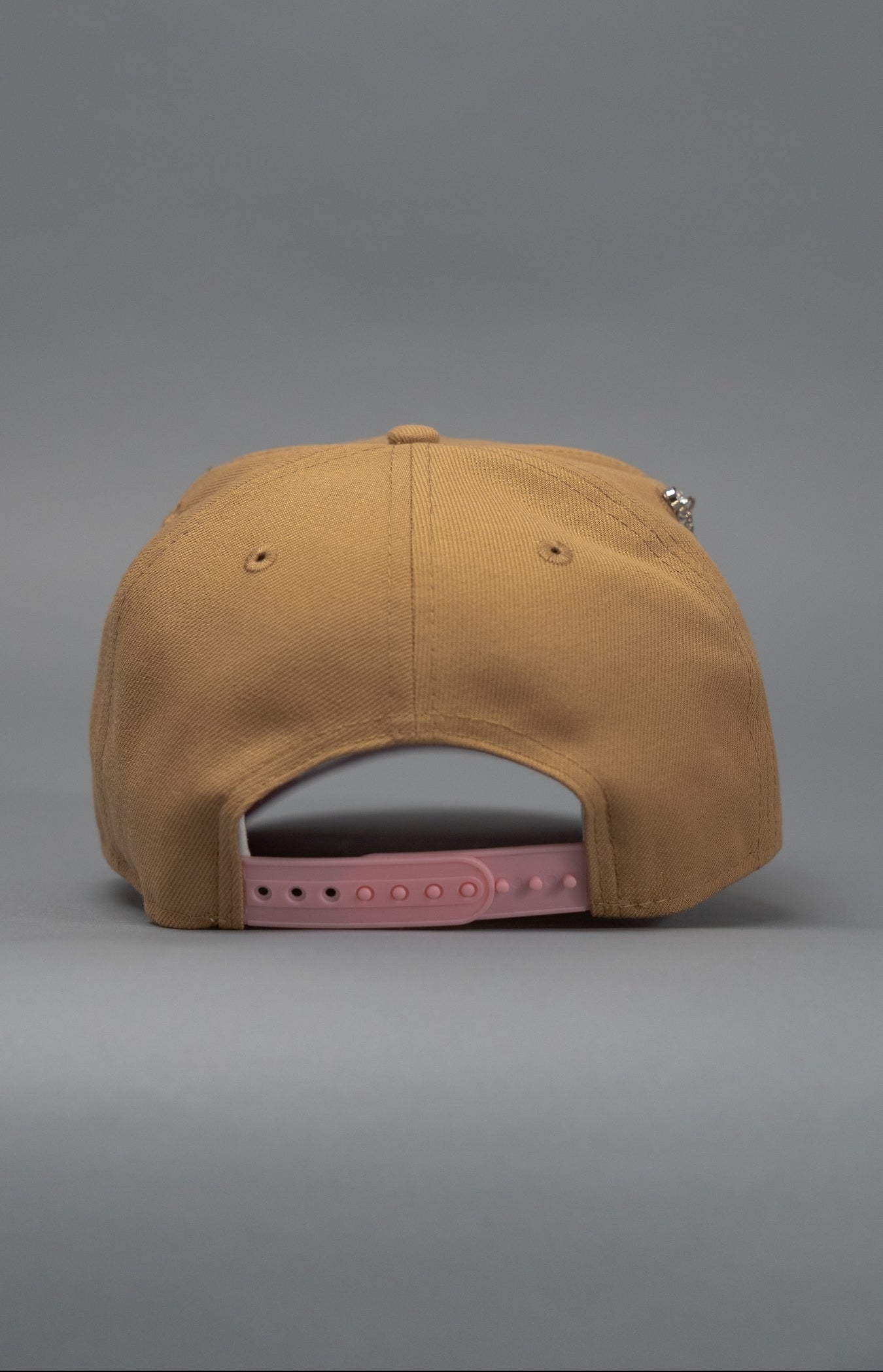 NEW ERA EXCLUSIVE 9FIFTY BEIGE ARIZONA DIAMONDBACKS SNAPBACK W/ 2001 WORLD SERIES SIDE PATCH