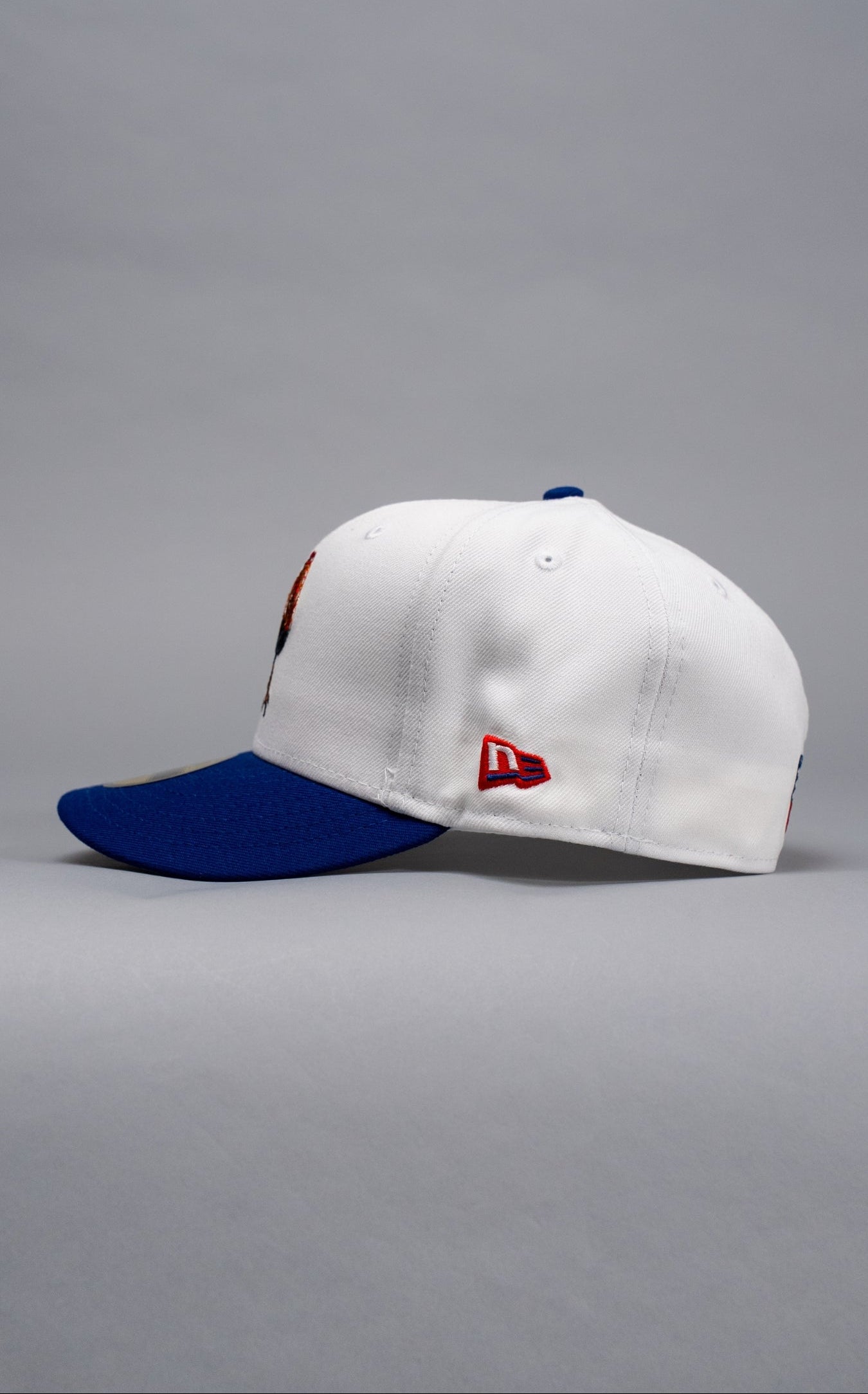 NEW ERA EXCLUSIVE 59FIFTY PEARL WHITE MEXICO "EL GALLO" W/ AMERICAN FLAG SIDE PATCH