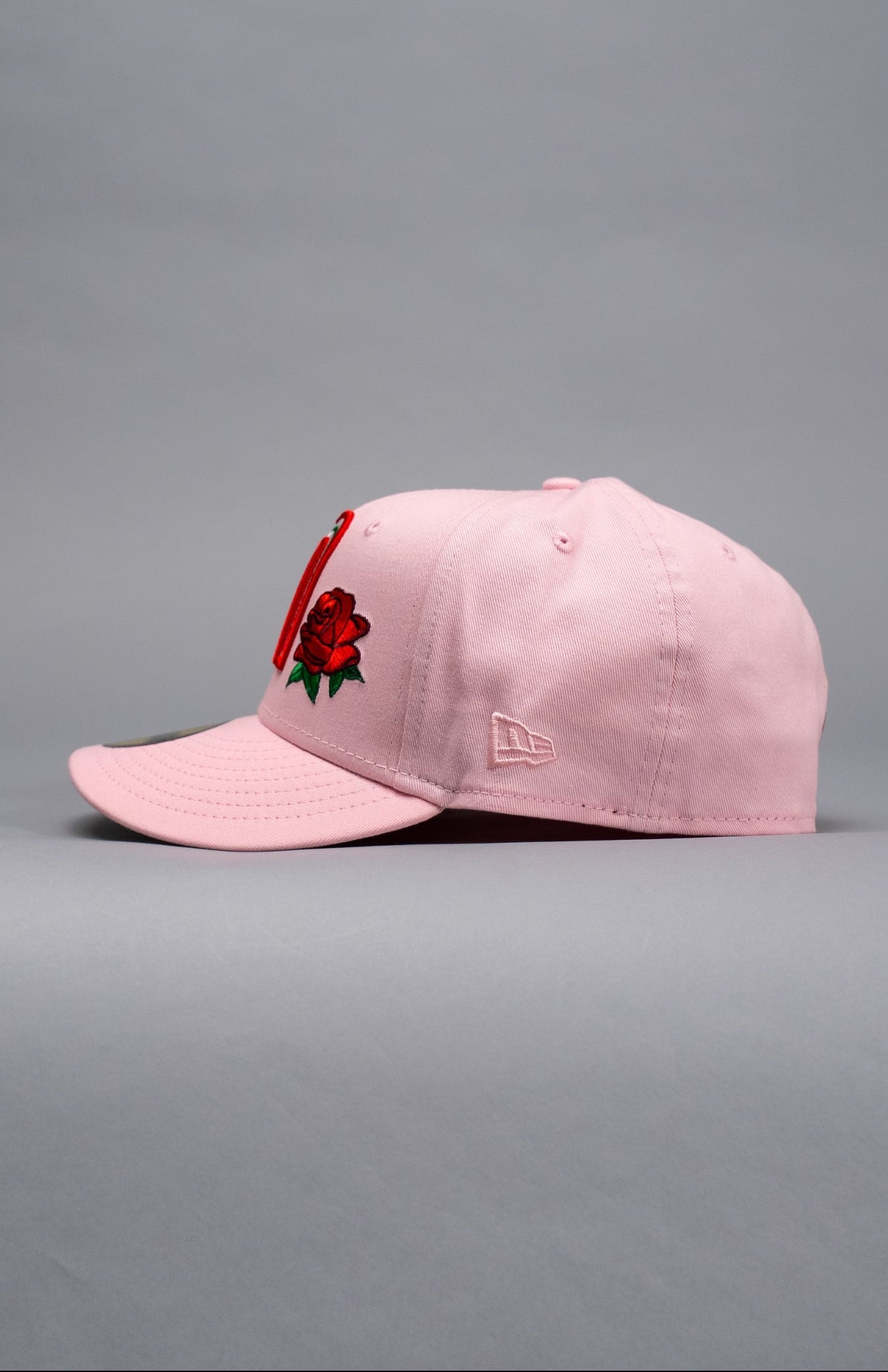 NEW ERA EXCLUSIVE 59FIFTY PINK MEXICO 2025 WORLD BASEBALL CLASSIC W/ RED ROSE + MEXICO FLAG SIDE PATCH