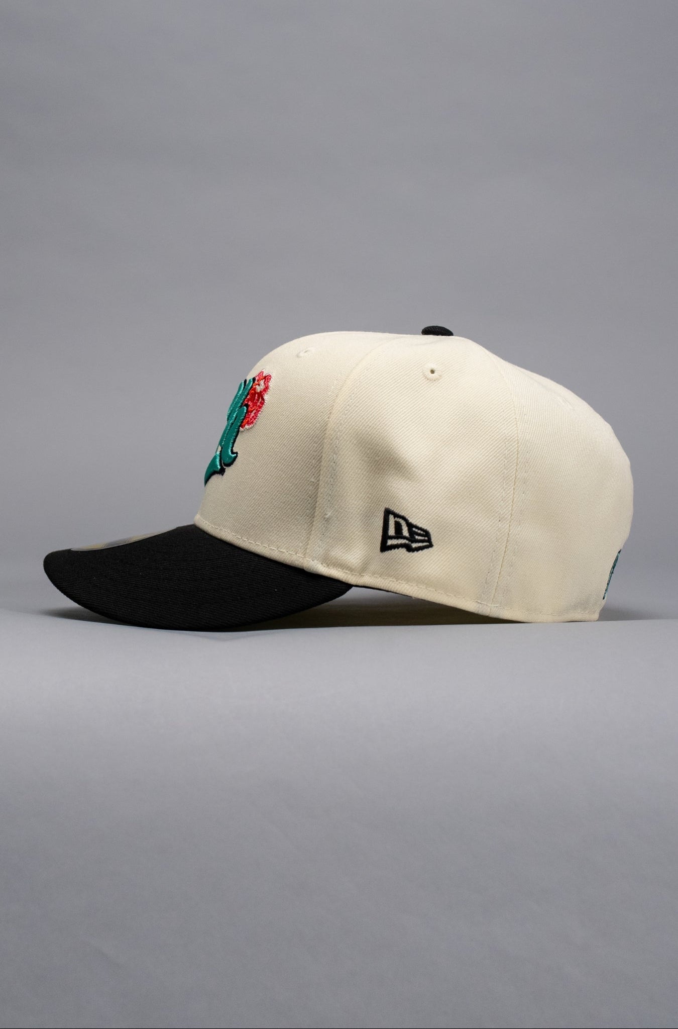 NEW ERA EXCLUSIVE 59FIFTY CHROME/ BLACK CHARROS DE JALISCO W/ "JALISCO" SCRIPT SIDE PATCH