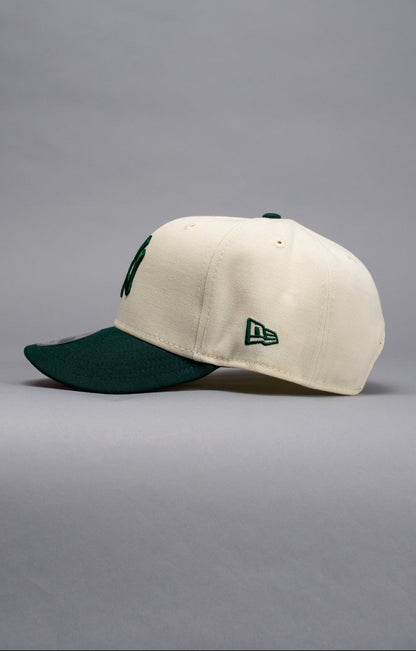 NEW ERA EXCLUSIVE 9FIFTY CHROME/FOREST GREEN NEW YORK YANKEES SNAPBACK W/ WORLD SERIES SIDE PATCH