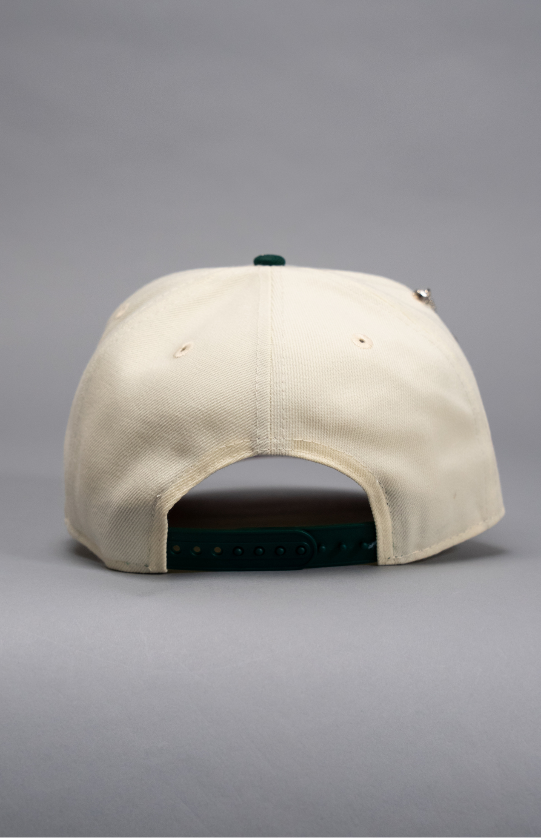 NEW ERA EXCLUSIVE 9FIFTY CHROME/FOREST GREEN CHICAGO WHITE SOX SNAPBACK W/ COMISKEY PARK SIDE PATCH