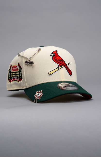 NEW ERA EXCLUSIVE 9FIFTY CHROME/FOREST GREEN ST LOUIS CARDINALS SNAPBACK W/ BUSCH STADIUM SIDE PATCH