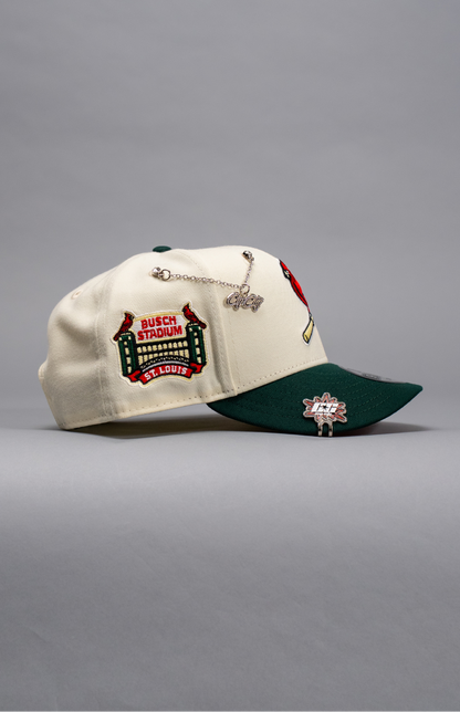 NEW ERA EXCLUSIVE 9FIFTY CHROME/FOREST GREEN ST LOUIS CARDINALS SNAPBACK W/ BUSCH STADIUM SIDE PATCH