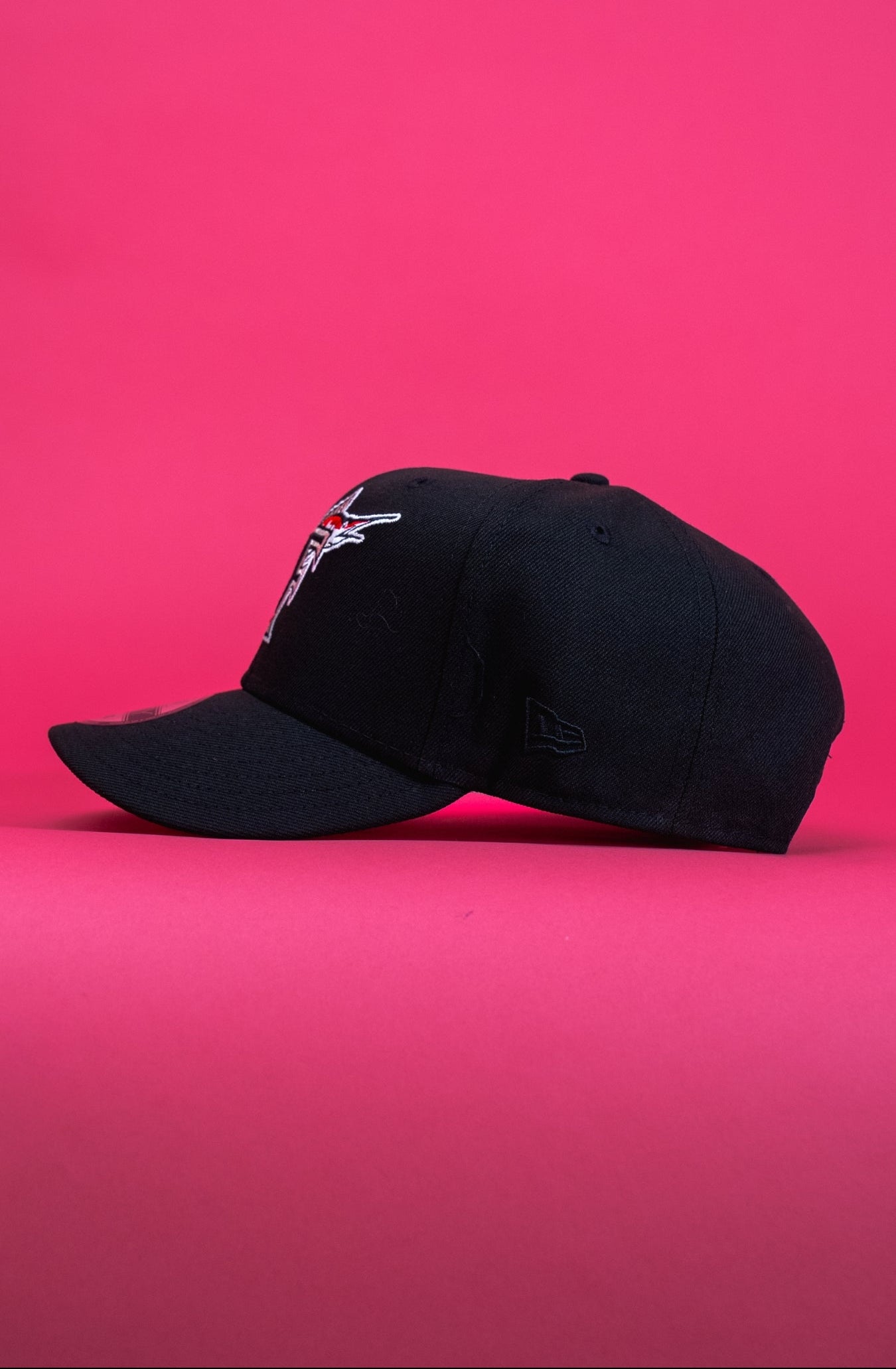 NEW ERA EXCLUSIVE 9FIFTY BLACK MIAMI MARLINS SNAPBACK W/ 1997 WORLD SERIES SIDE PATCH