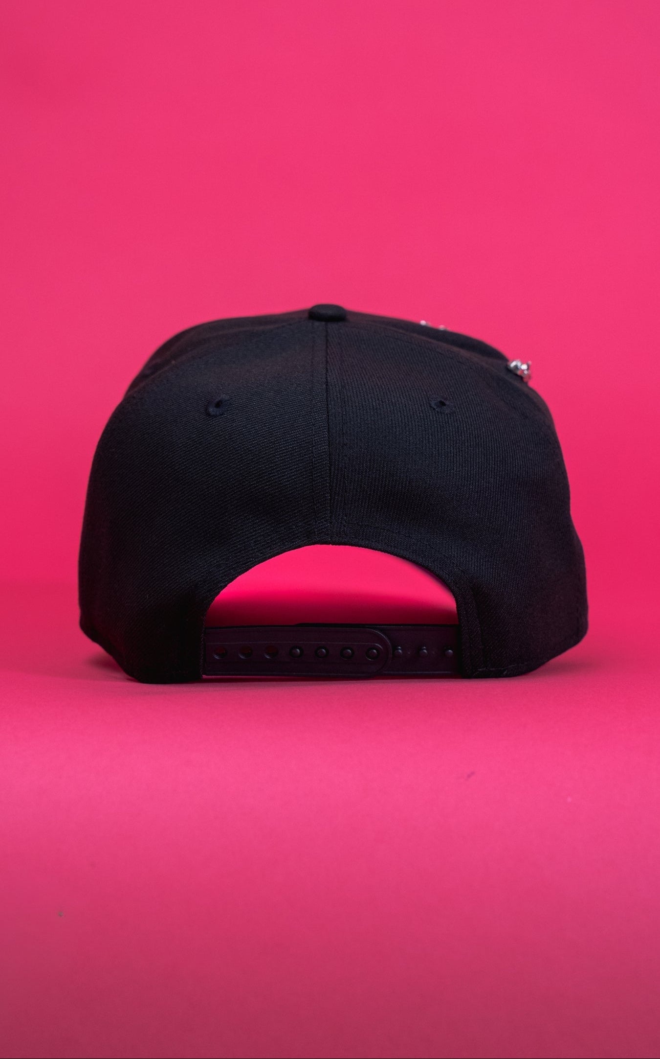 NEW ERA EXCLUSIVE 9FIFTY BLACK ATLANTA BRAVES SNAPBACK W/ 1995 WORLD SERIES SIDE PATCH