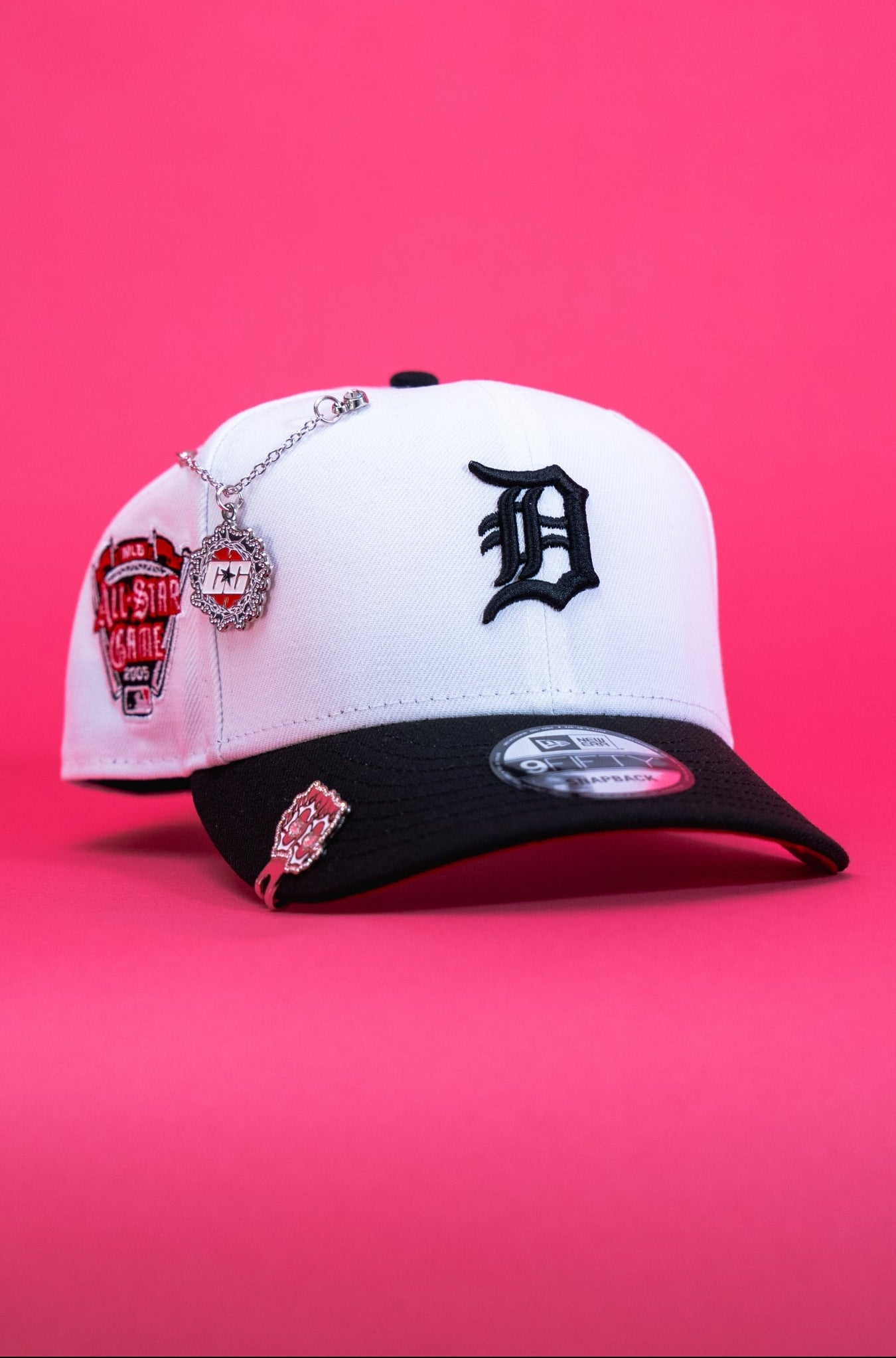 NEW ERA EXCLUSIVE 9FIFTY PEARL WHITE DETROIT TIGERS SNAPBACK W/ 2005 ALL STAR GAME SIDE PATCH