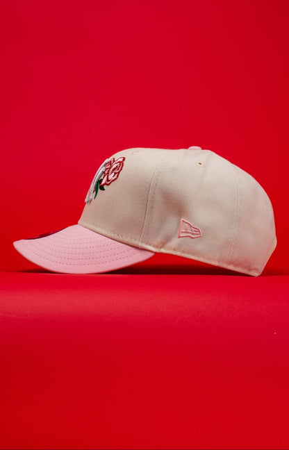 NEW ERA EXCLUSIVE 9FIFTY CHROME/PINK NEW YORK YANKEES SNAPBACK W/ ROSE + 1999 WORLD SERIES SIDE PATCH