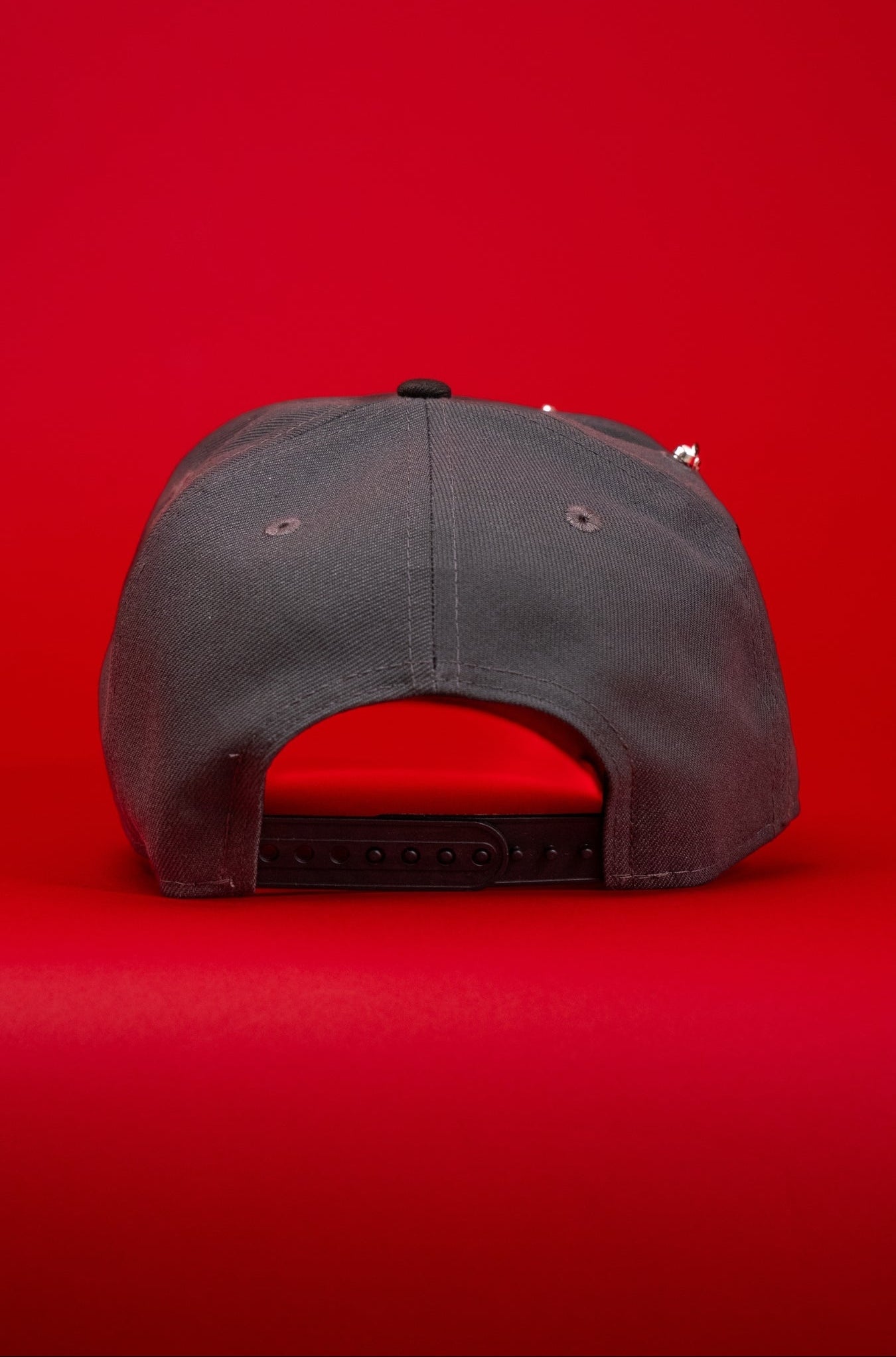 NEW ERA EXCLUSIVE 9FIFTY GREY/BLACK CHICAGO WHITE SOX SNAPBACK W/ 95TH ANNIVERSARY SIDE PATCH