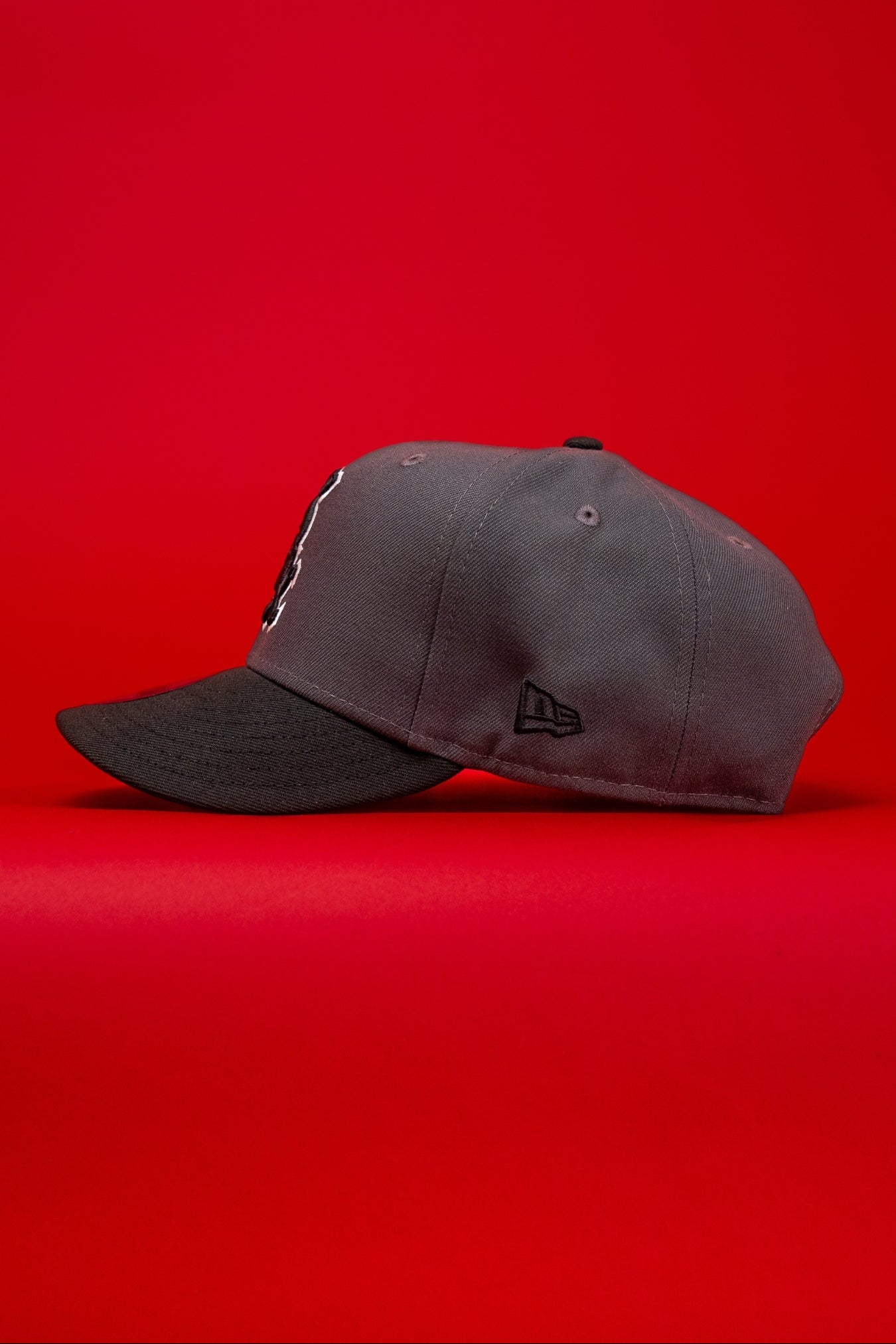 NEW ERA EXCLUSIVE 9FIFTY GREY/BLACK CHICAGO WHITE SOX SNAPBACK W/ 95TH ANNIVERSARY SIDE PATCH