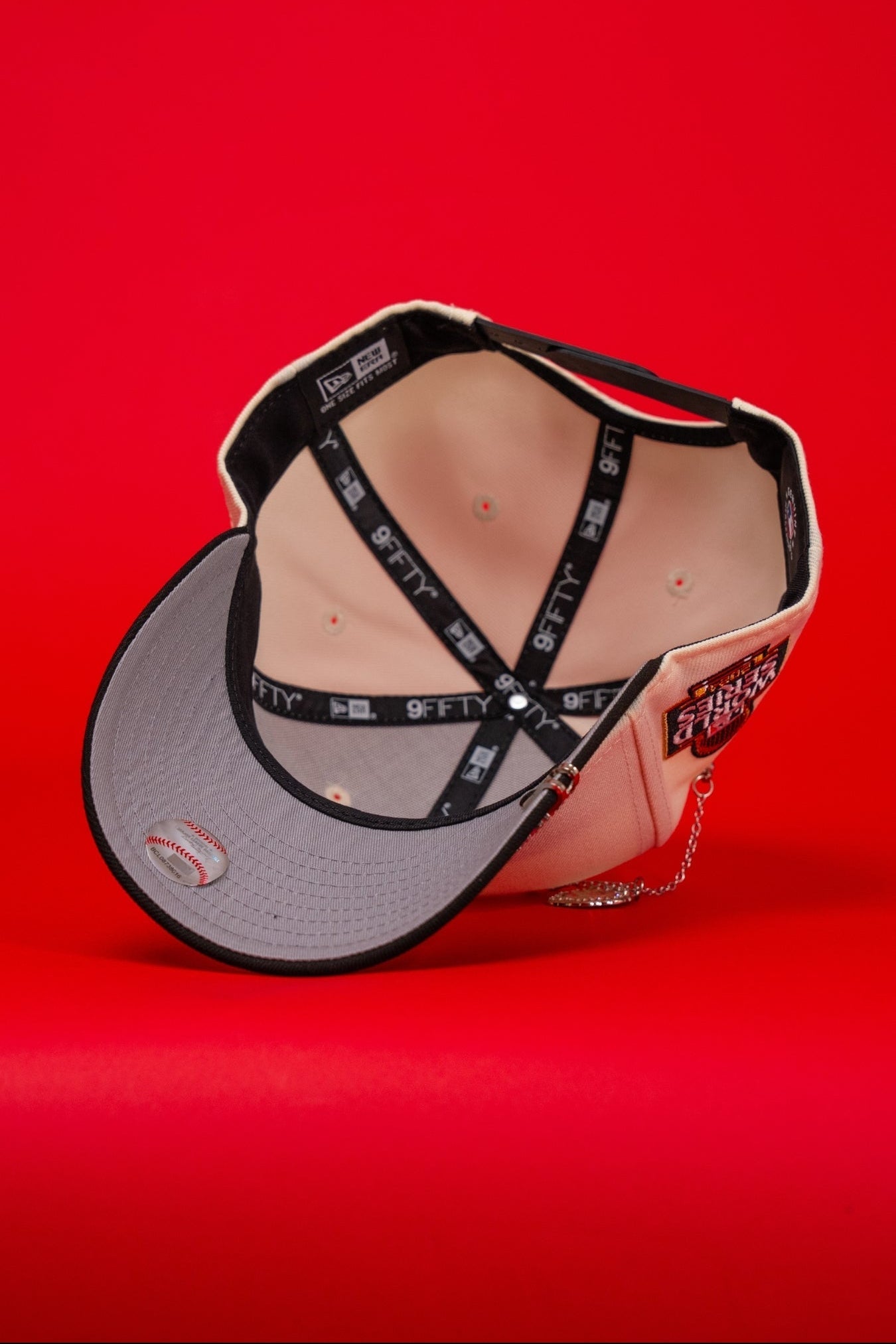 NEW ERA EXCLUSIVE 9FIFTY CHROME/BLACK NEW YORK YANKEES SNAPBACK W/ 2024 WORLD SERIES SIDE PATCH