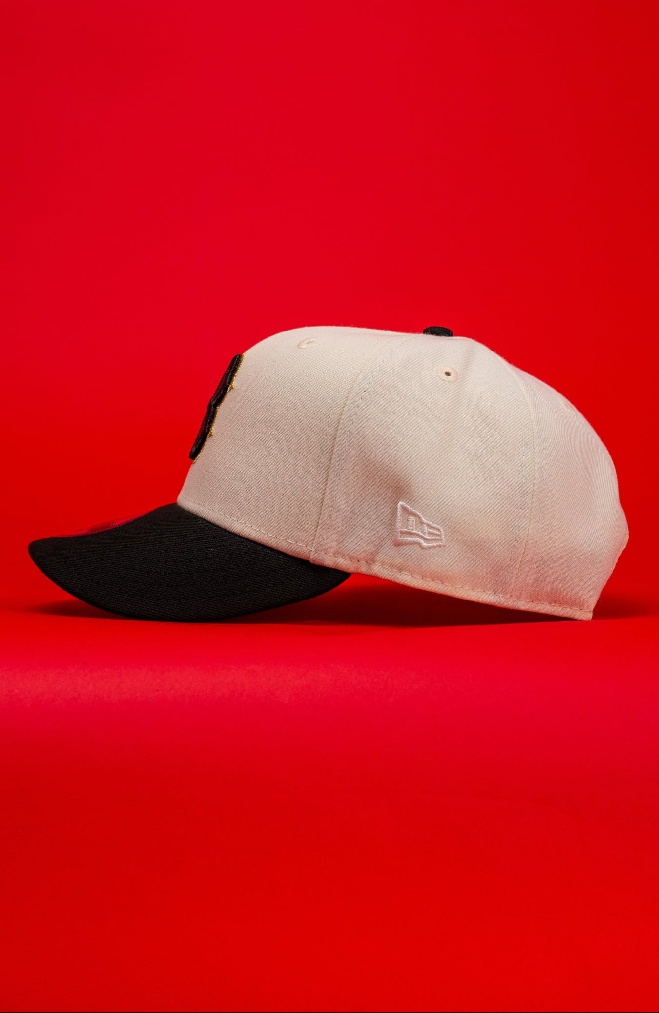 NEW ERA EXCLUSIVE 9FIFTY CHROME/BLACK BOSTON RED SOX SNAPBACK W/ WORLD SERIES CHAMPIONS SIDE PATCH