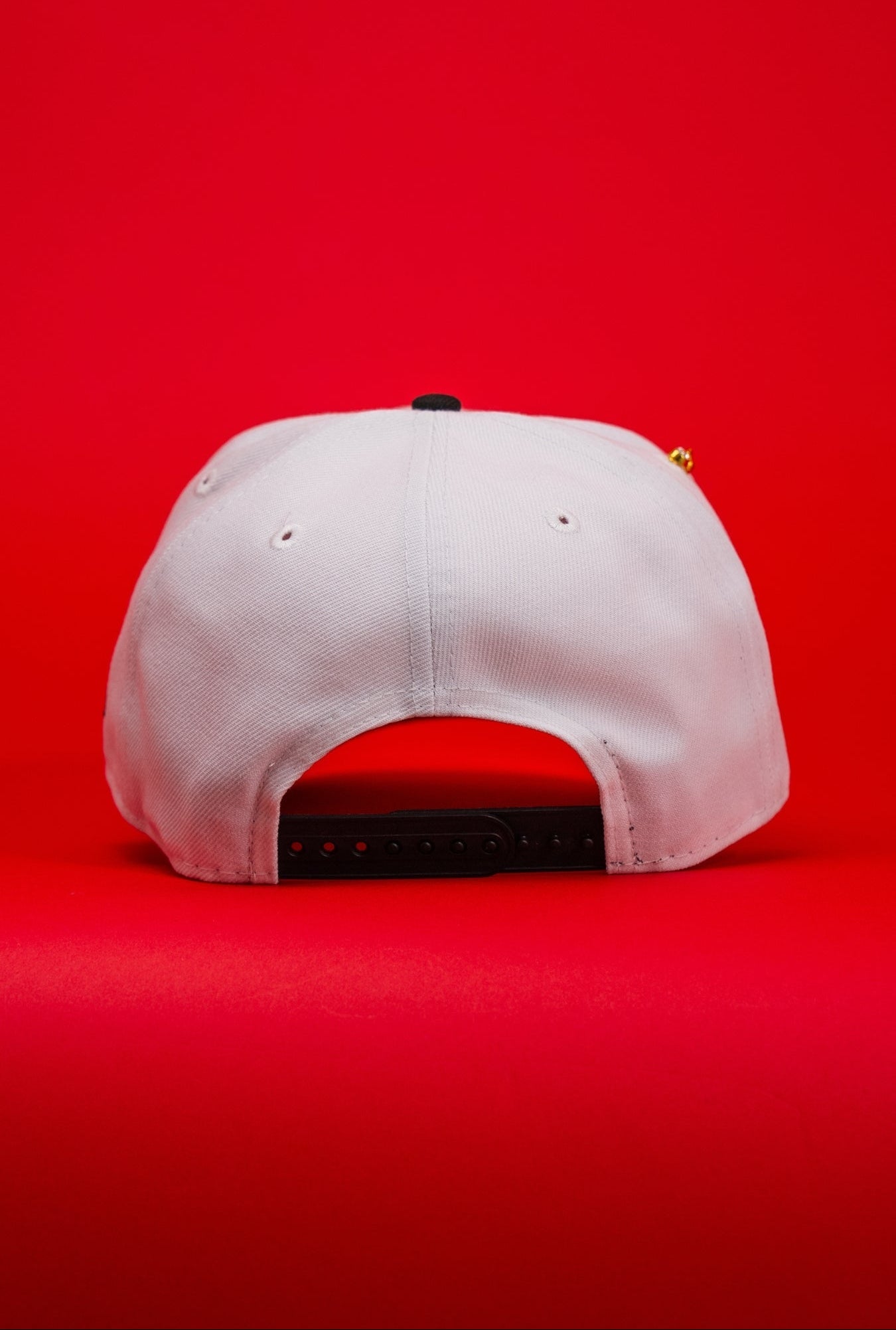 NEW ERA EXCLUSIVE 9FIFTY PEARL WHITE BOSTON RED SOX SNAPBACK W/ 90TH ANNIVERSARY SIDE PATCH