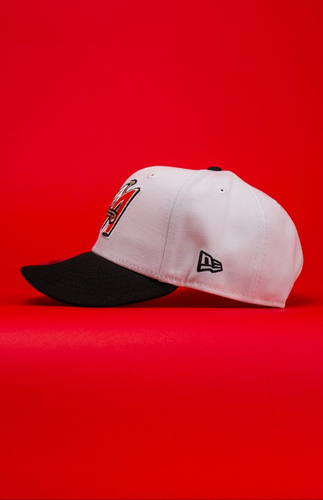 NEW ERA EXCLUSIVE 9FIFTY PEARL WHITE ANAHEIM ANGELS SNAPBACK W/ 50TH ANNIVERSARY SIDE PATCH
