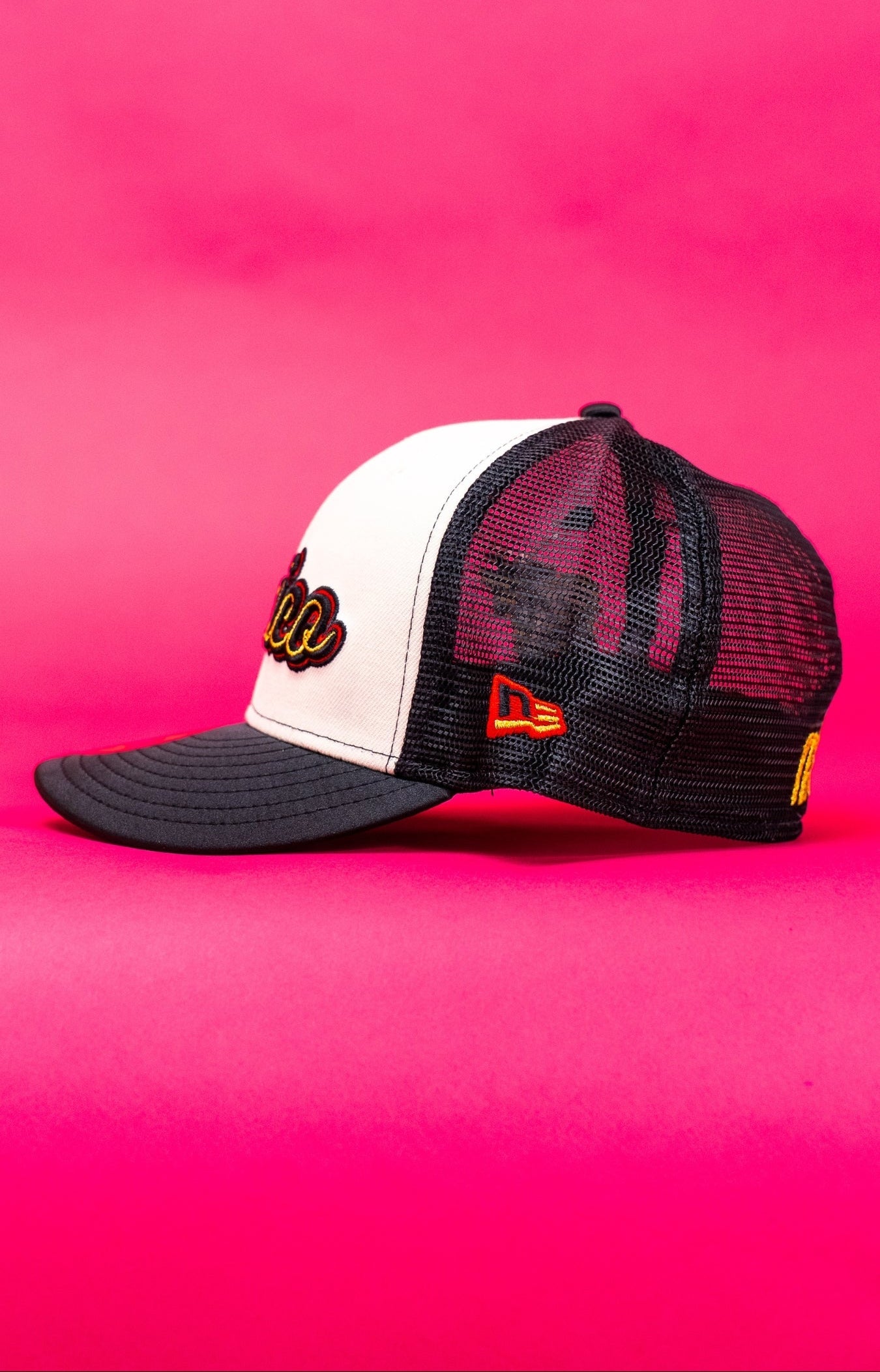 NEW ERA EXCLUSIVE 59FIFTY WHITE/BLACK 2025 WBC MEXICO SCRIPT MESHBACK W/ "EL CHIVO" SIDE PATCH