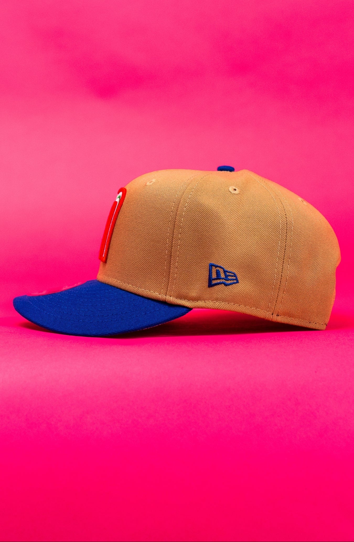 NEW ERA EXCLUSIVE 9FIFTY CAMEL/BLUE MEXICO 2025 WORLD BASEBALL CLASSIC SNAPBACK W/ MEXICO FLAG SIDE PATCH