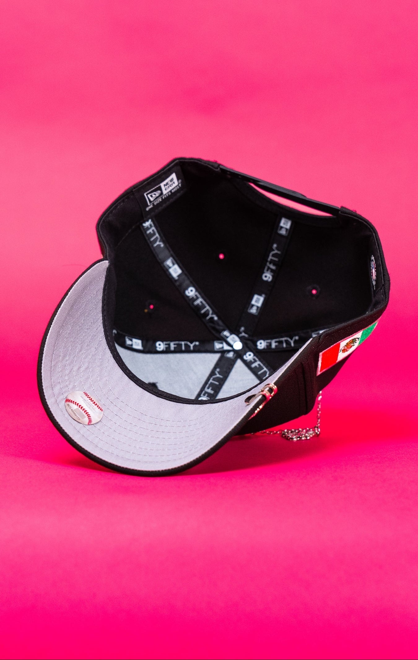 NEW ERA EXCLUSIVE 9FIFTY BLACK SAN DIEGO PADRES SNAPBACK W/ MEXICO FLAG SIDE PATCH