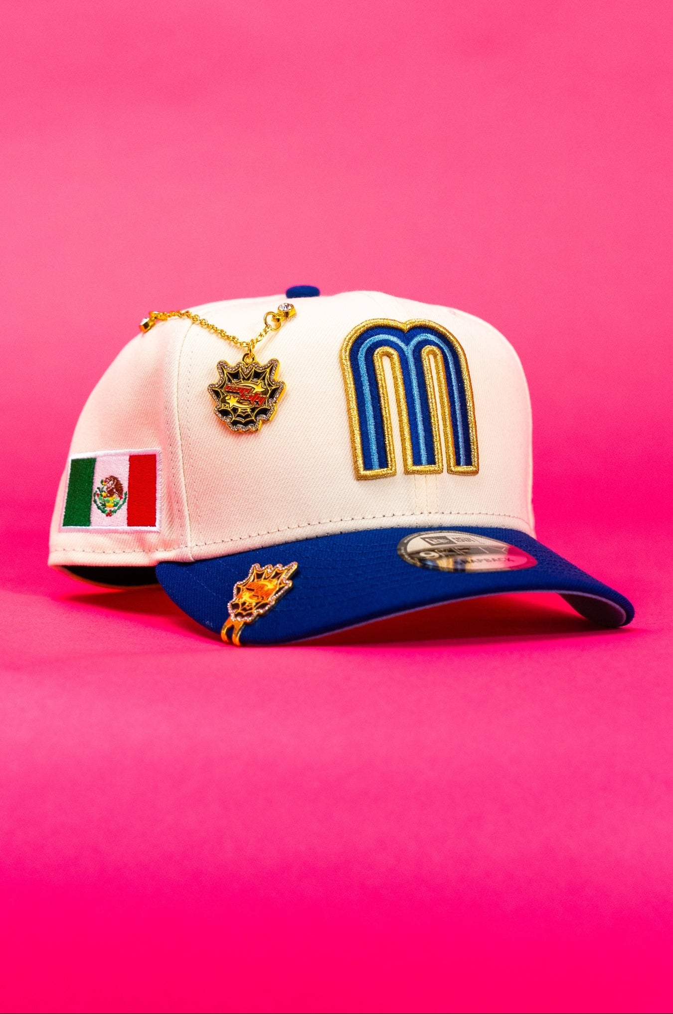 NEW ERA EXCLUSIVE 9FIFTY CHROME/BLUE MEXICO 2025 WORLD BASEBALL CLASSIC SNAPBACK W/ MEXICO FLAG SIDE PATCH