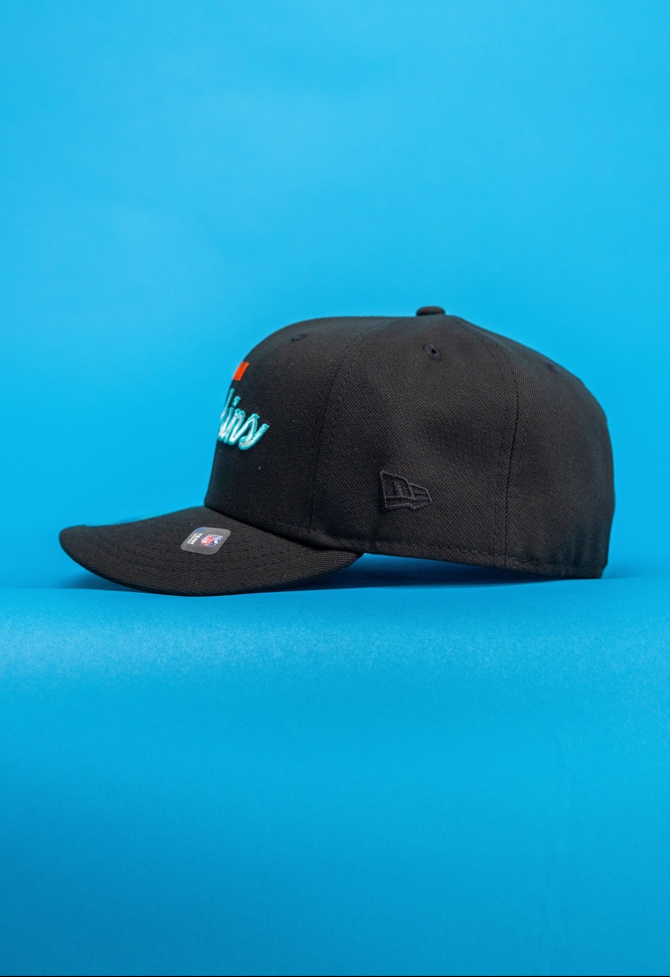 NEW ERA EXCLUSIVE 59FIFTY BLACK MIAMI DOLPHINS SCRIPT W/ NFL LOGO SIDE PATCH