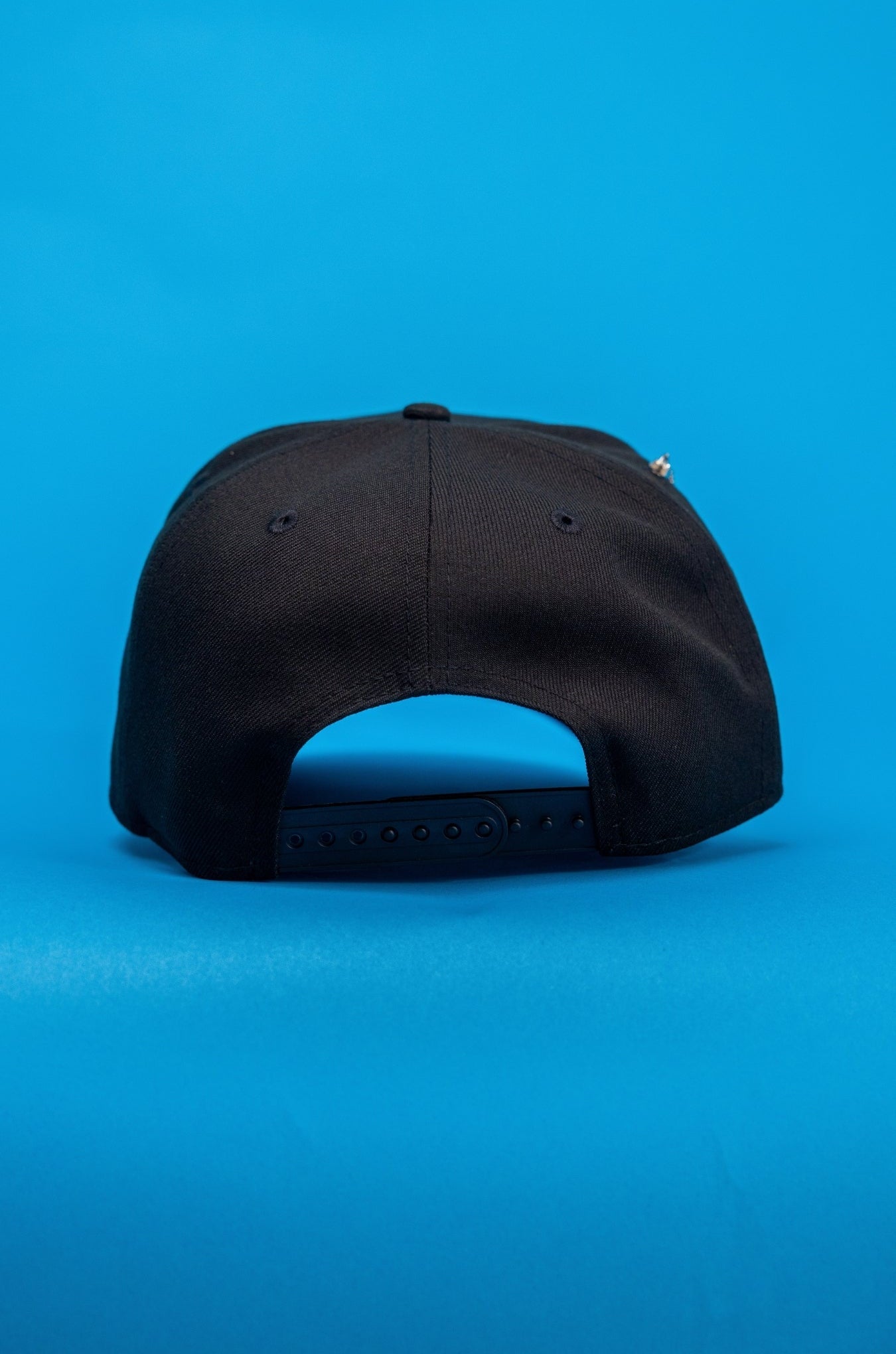 NEW ERA EXCLUSIVE 9FIFTY BLACKED OUT NEW YORK YANKEES SNAPBACK W/ ROSE + WORLD SERIES SIDE PATCH