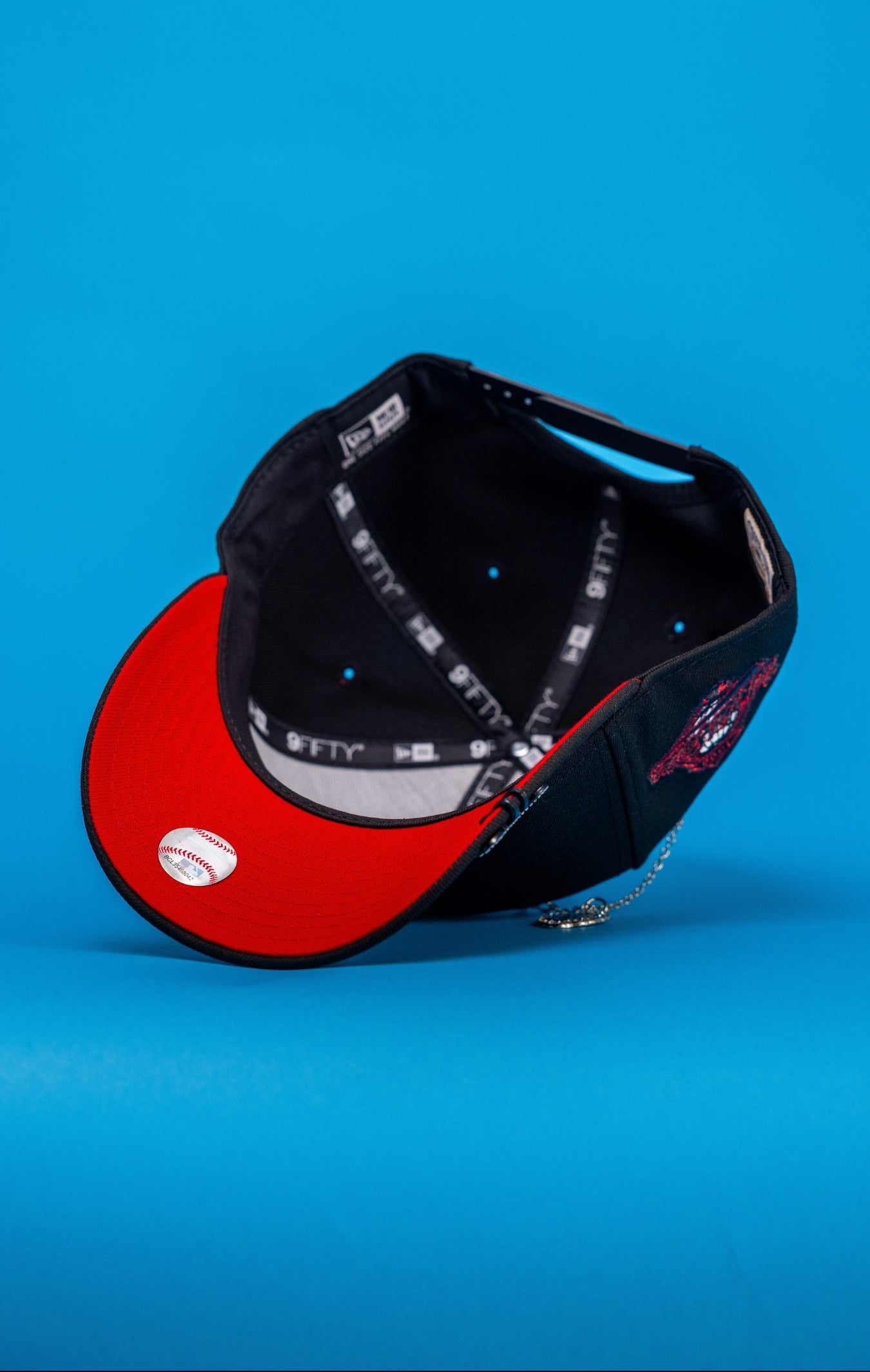NEW ERA EXCLUSIVE 9FIFTY BLACKED OUT NEW YORK YANKEES SNAPBACK W/ ROSE + WORLD SERIES SIDE PATCH