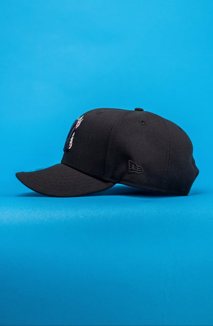 NEW ERA EXCLUSIVE 9FIFTY BLACKED OUT NEW YORK YANKEES SNAPBACK W/ FLAME LOGO +1999 WORLD SERIES SIDE PATCH