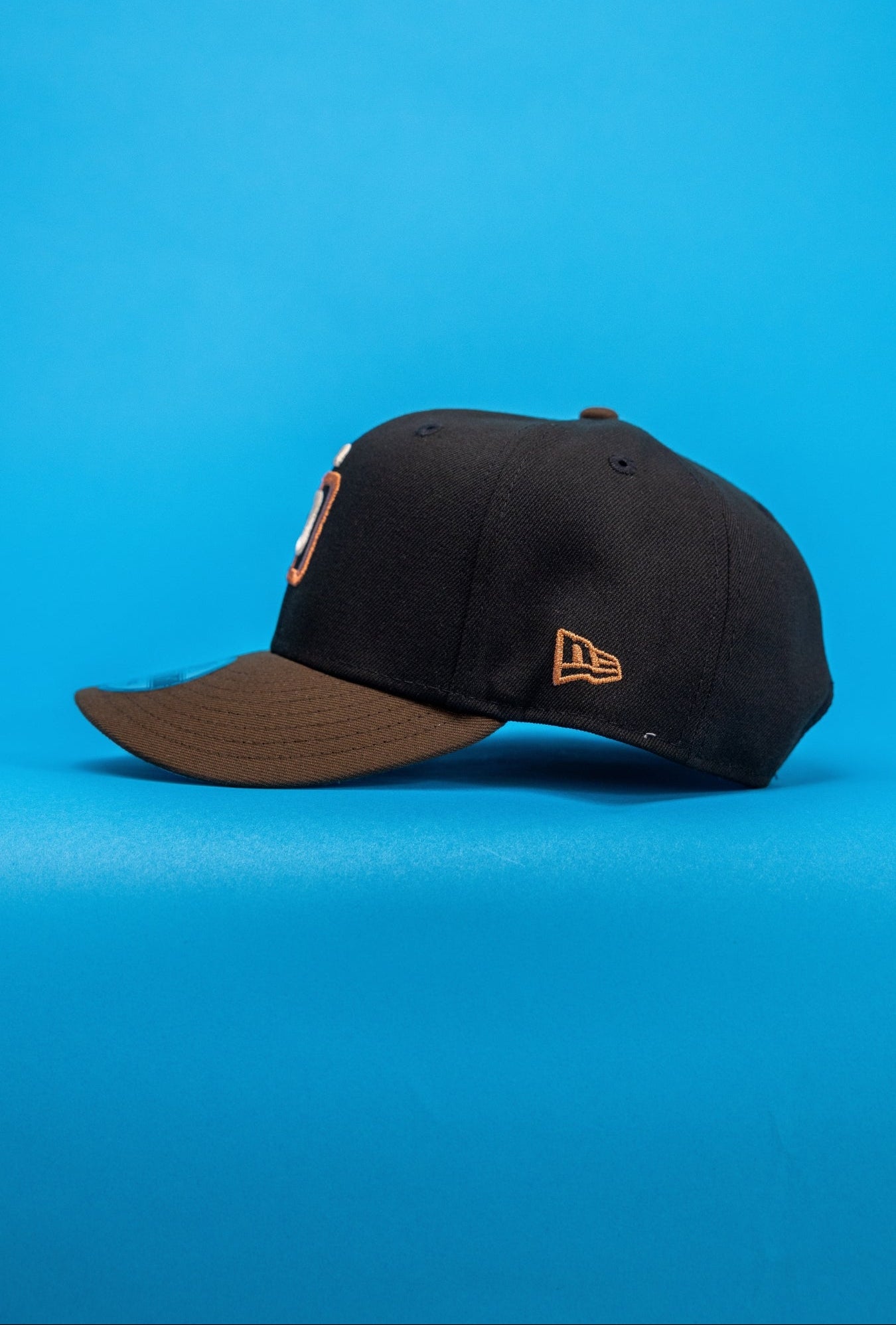 NEW ERA EXCLUSIVE 9FIFTY BLACK/BROWN SAN DIEGO PADRES SNAPBACK W/ 40TH ANNIVERSARY SIDE PATCH