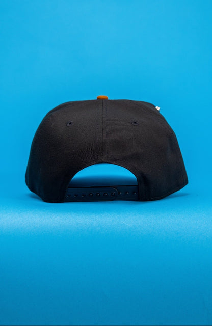 NEW ERA EXCLUSIVE 9FIFTY BLACK/KHAKI BOSTON RED SOX SNAPBACK W/ OUTLINE + WORLD SERIES CHAMPIONS SIDE PATCH