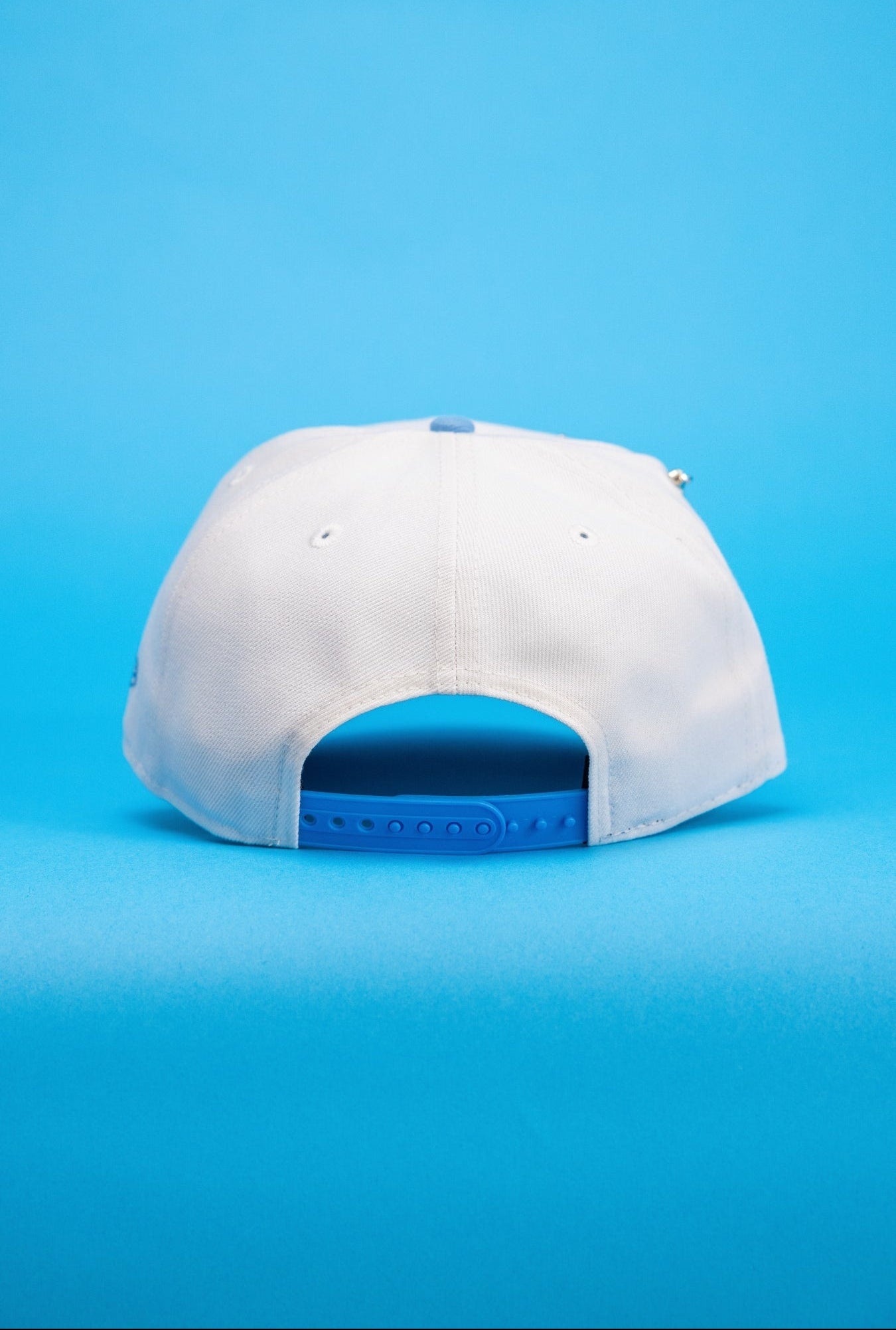 NEW ERA EXCLUSIVE 9FIFTY PEARL WHITE LOS ANGELES DODGERS SNAPBACK W/ WORLD SERIES SIDE PATCH