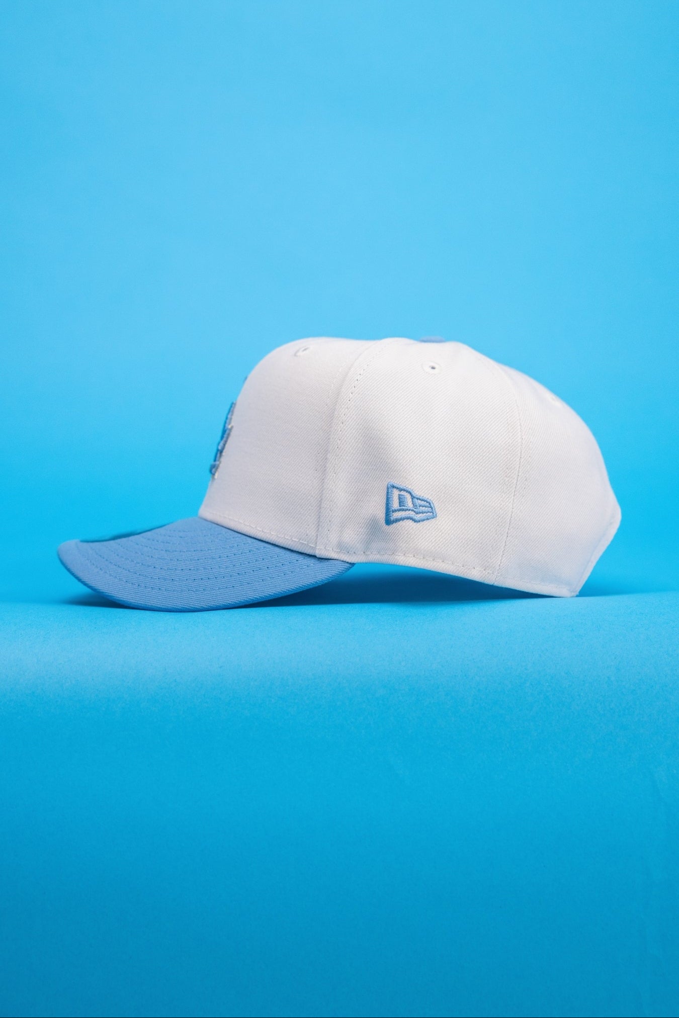 NEW ERA EXCLUSIVE 9FIFTY PEARL WHITE LOS ANGELES DODGERS SNAPBACK W/ WORLD SERIES SIDE PATCH