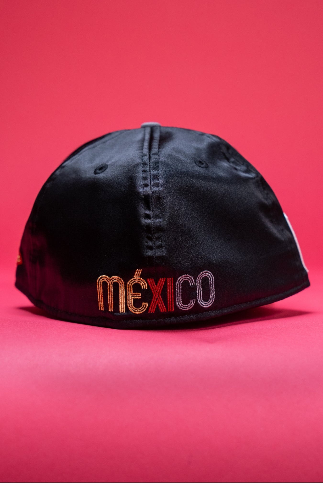 NEW ERA EXCLUSIVE 59FIFTY SATIN/GREY 2025 WBC MEXICO W/ MEXICO FLAG SIDE PATCH