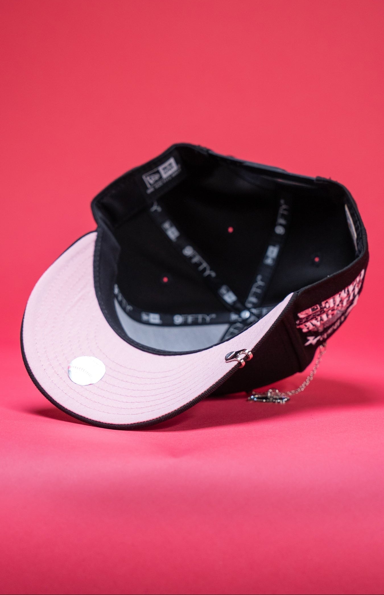 NEW ERA EXCLUSIVE 9FIFTY BLACK ATLANTA BRAVES SNAPBACK W/ ROSE + 2000 ALL STAR GAME SIDE PATCH