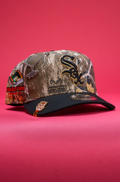 NEW ERA EXCLUSIVE 9FIFTY REALTREE CHICAGO WHITE SOX SNAPBACK W/ COMISKEY PARK SIDE PATCH