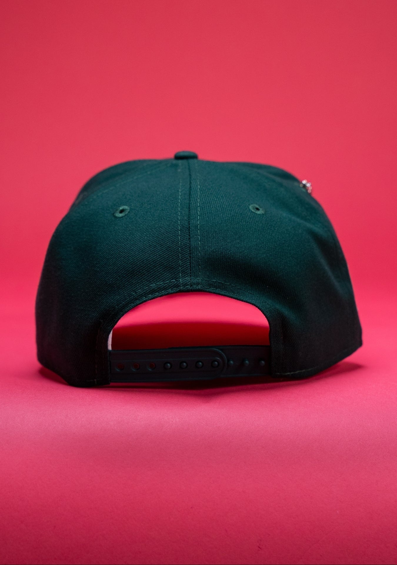 NEW ERA EXCLUSIVE 9FIFTY FOREST GREEN LOS ANGELES DODGERS SNAPBACK W/ ROSE + WORLD SERIES CHAMPIONS SIDE PATCH