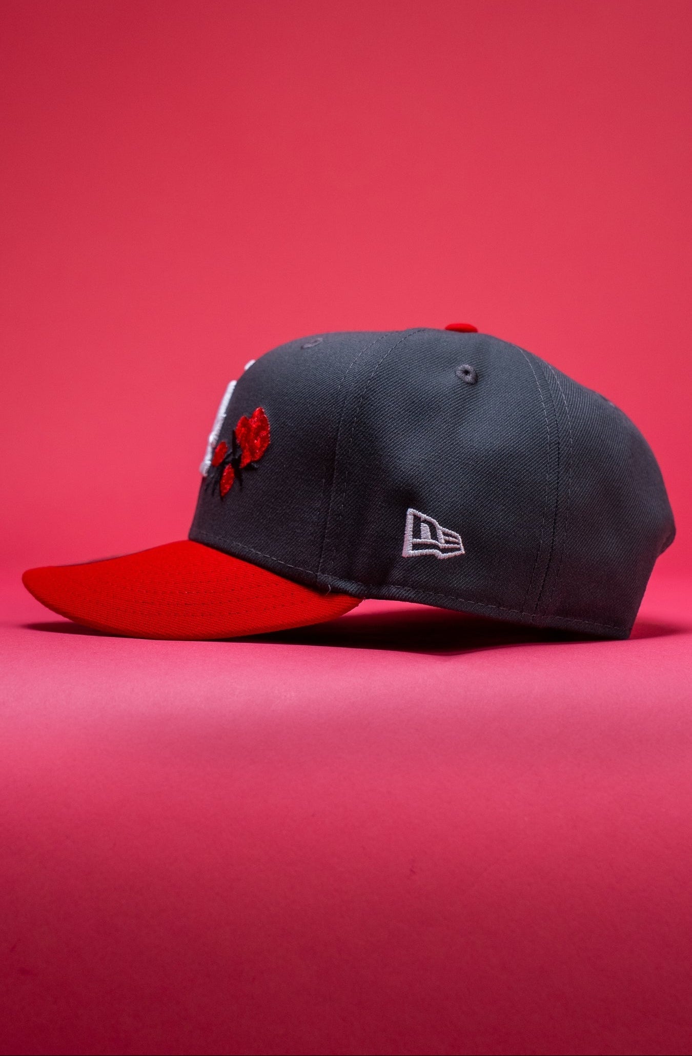 NEW ERA EXCLUSIVE 9FIFTY GREY/RED LOS ANGELES DODGERS SNAPBACK W/ ROSE + 50TH ANNIVERSARY SIDE PATCH
