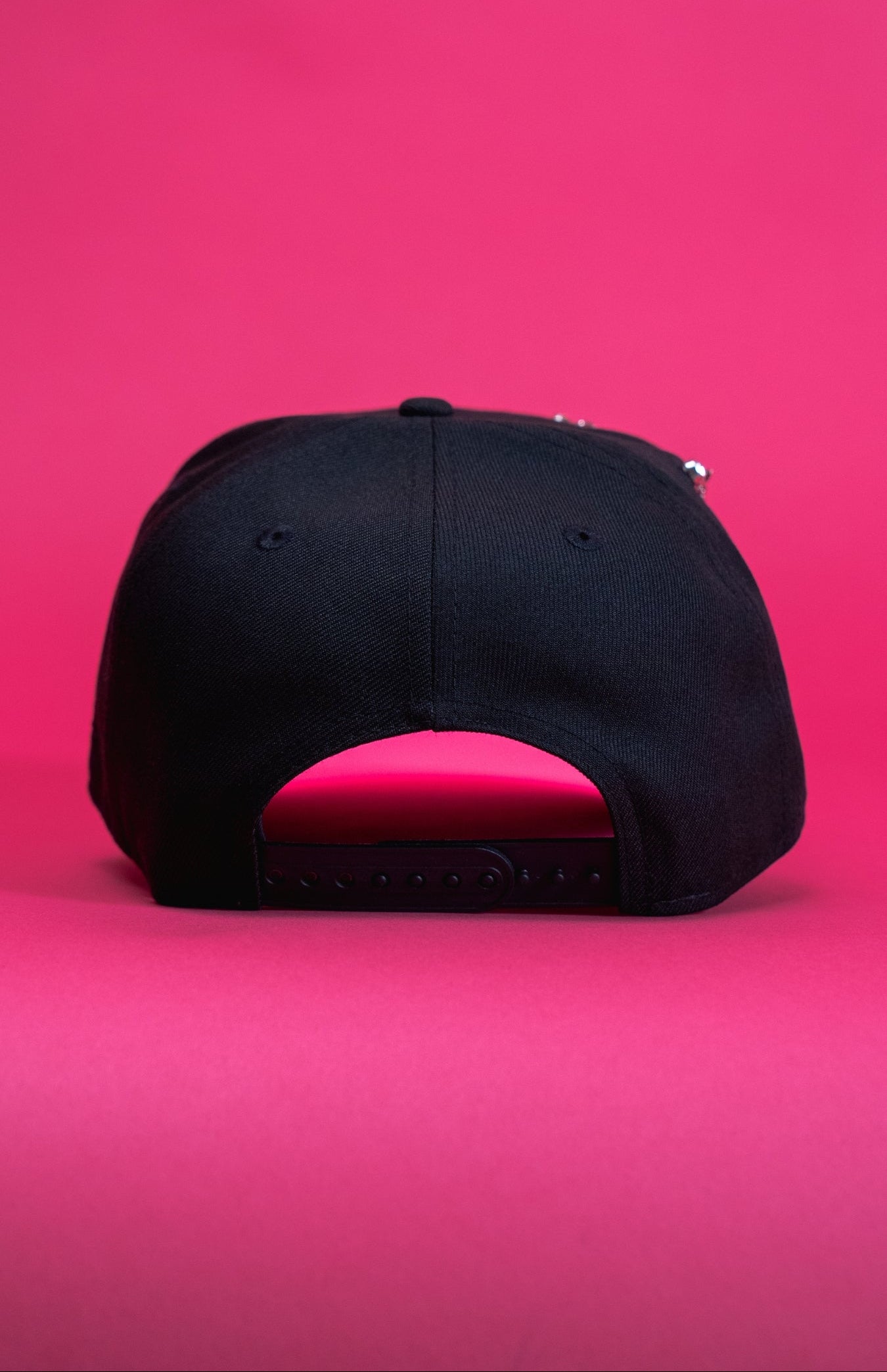 NEW ERA EXCLUSIVE 9FIFTY BLACK NEW YORK YANKEES SNAPBACK W/ 1999 WORLD SERIES SIDE PATCH