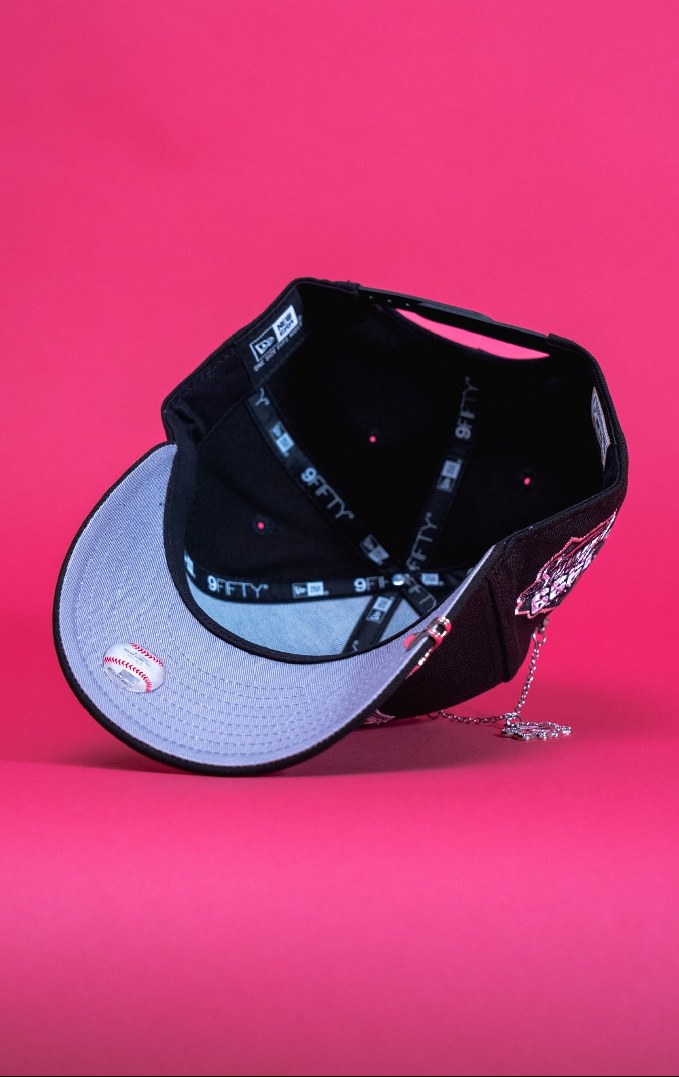 NEW ERA EXCLUSIVE 9FIFTY BLACK NEW YORK YANKEES SNAPBACK W/ 1999 WORLD SERIES SIDE PATCH